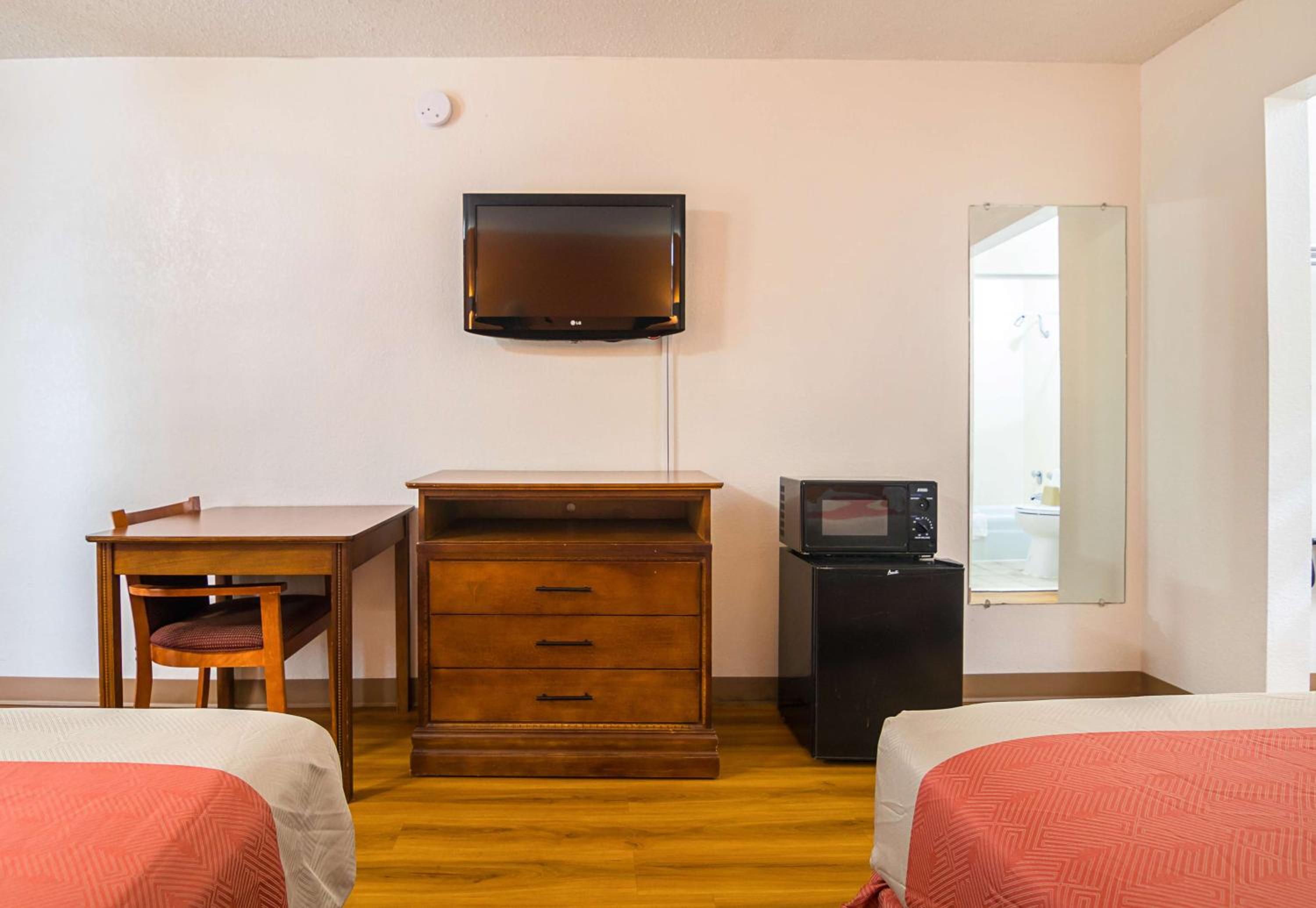 Quadruple Room - Smoking - Photo 3