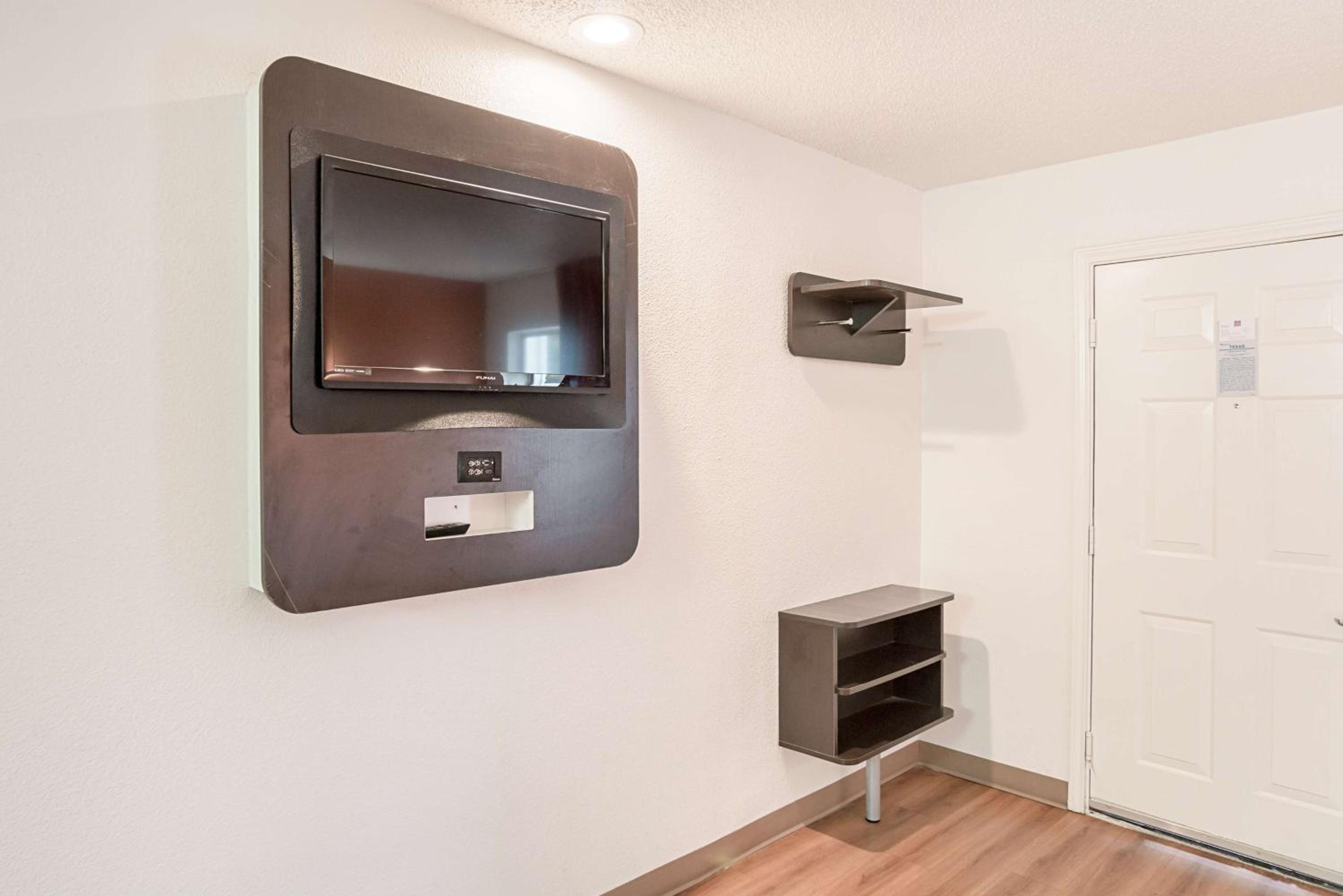 Queen Room - Non-Smoking - Photo 6