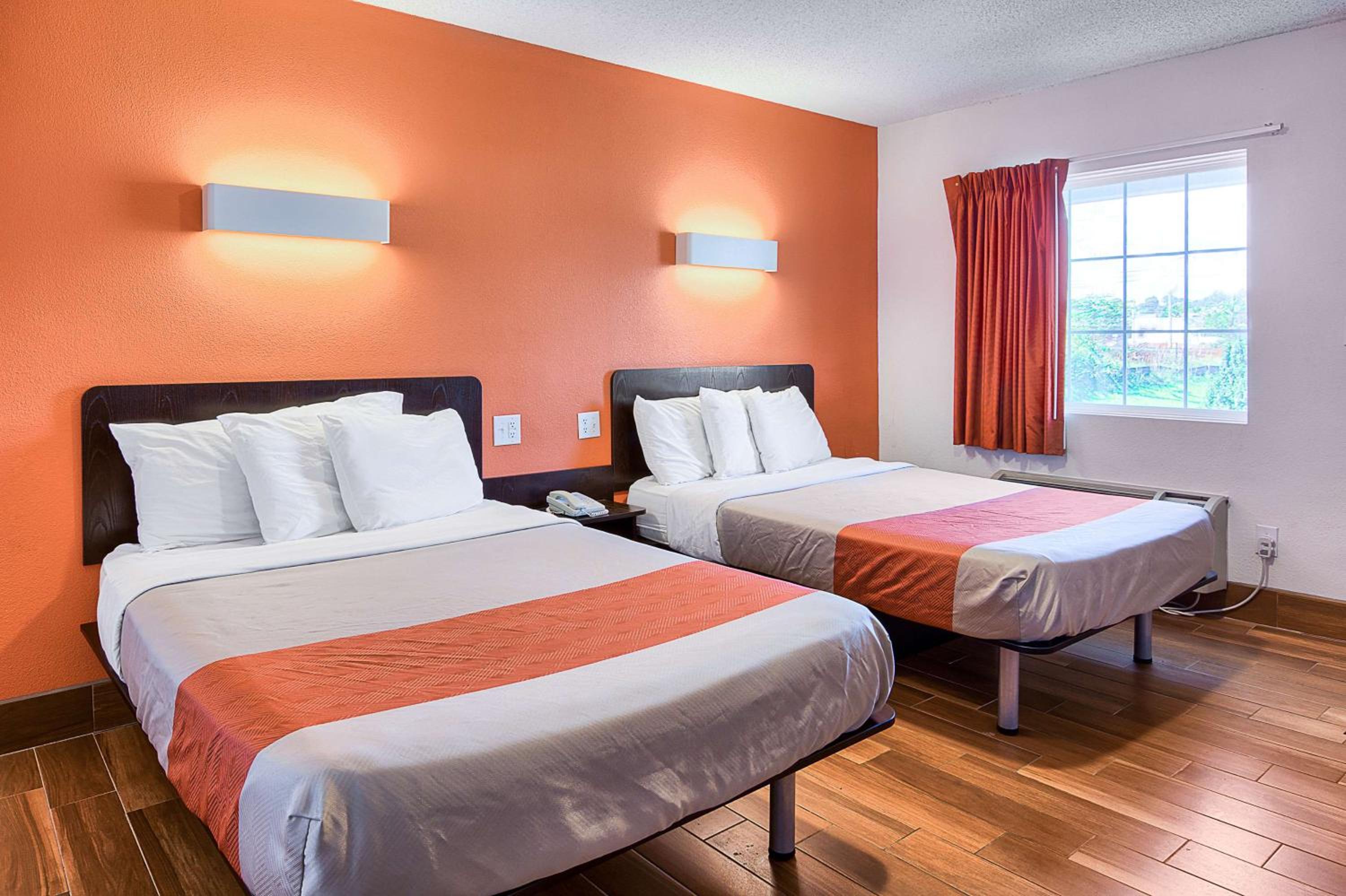 Quadruple Room - Non-Smoking photo 2
