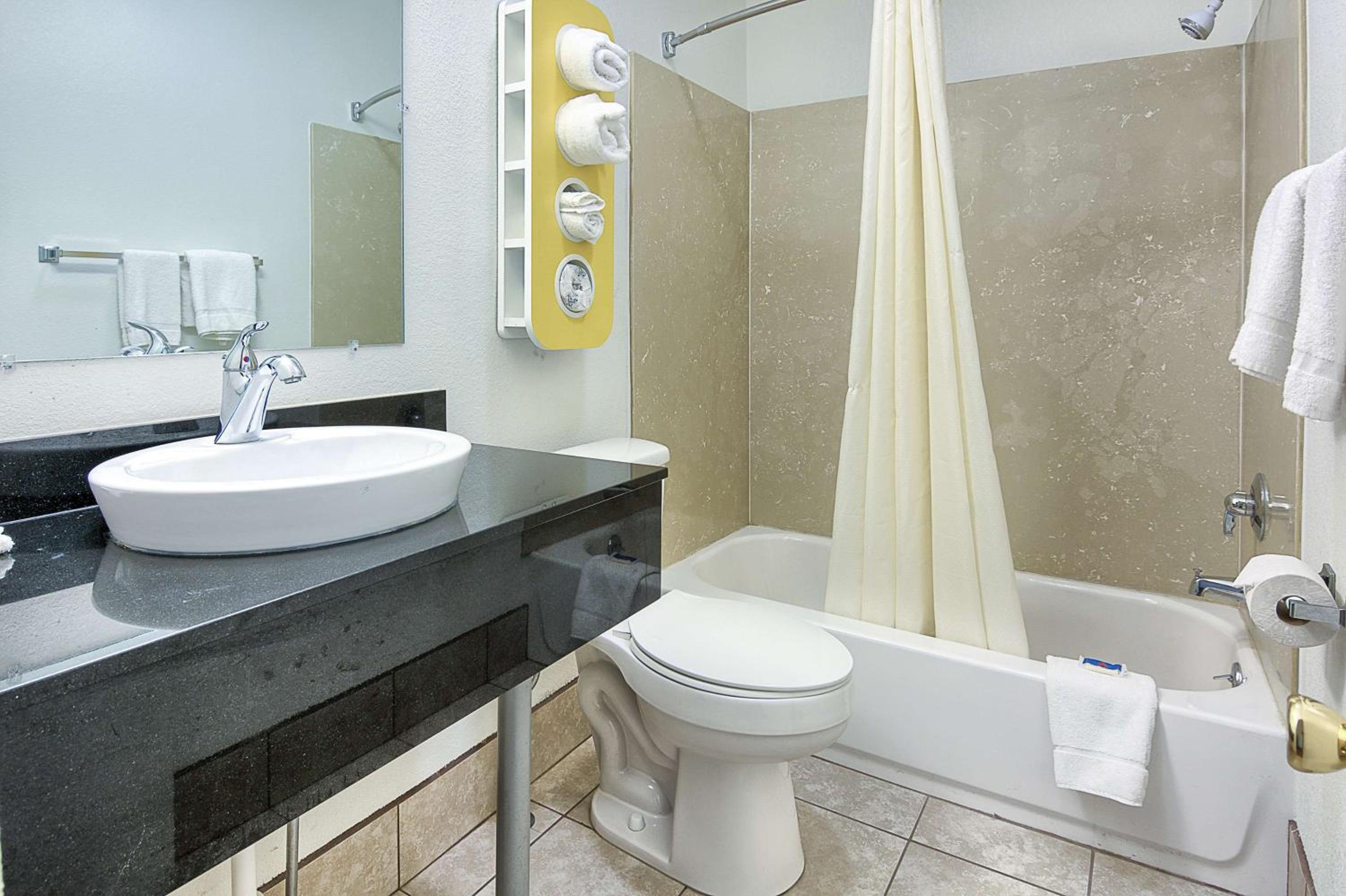 Quadruple Room - Disability Access - Non-Smoking photo 2