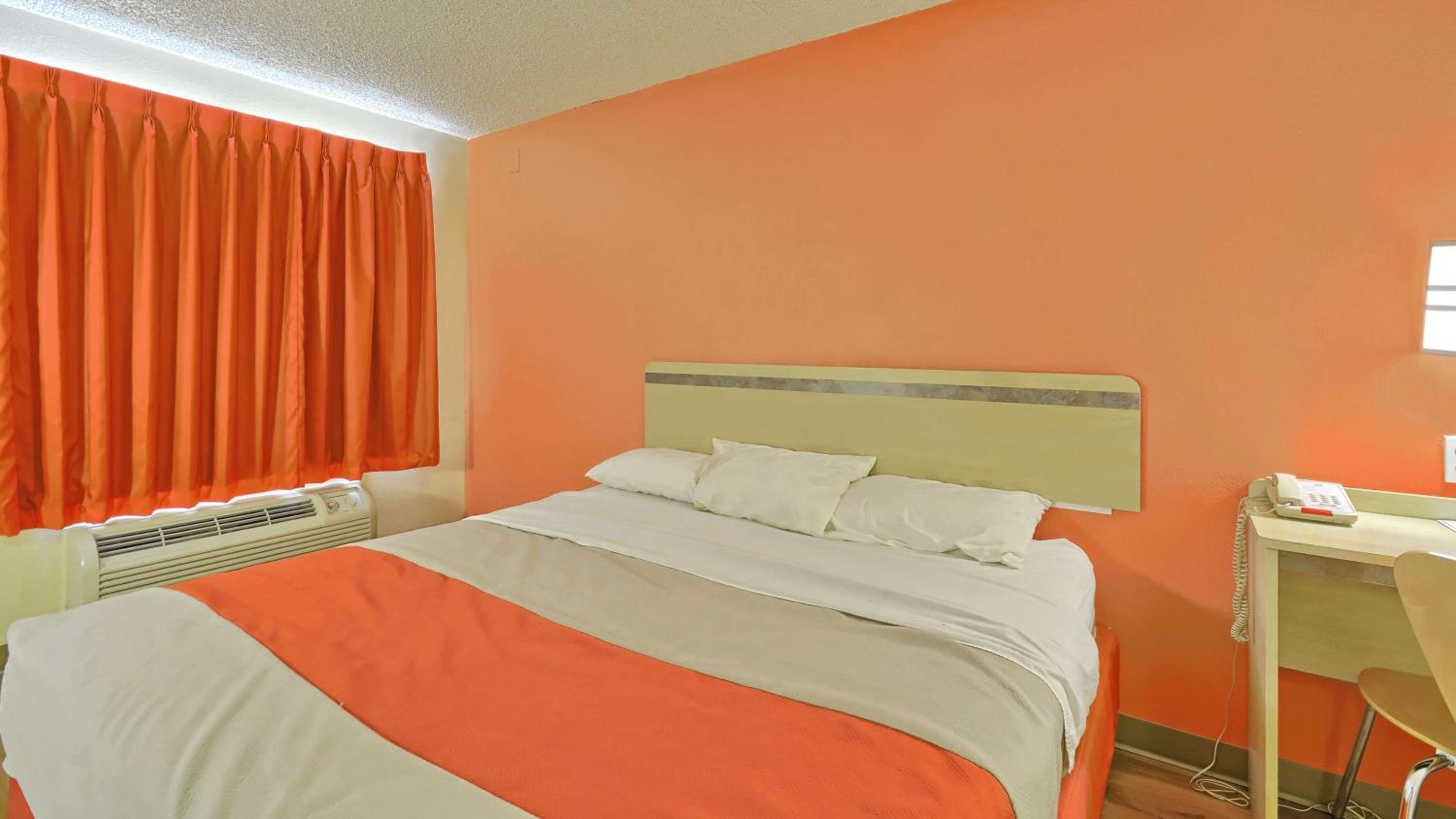 King Room - Non-Smoking photo 1