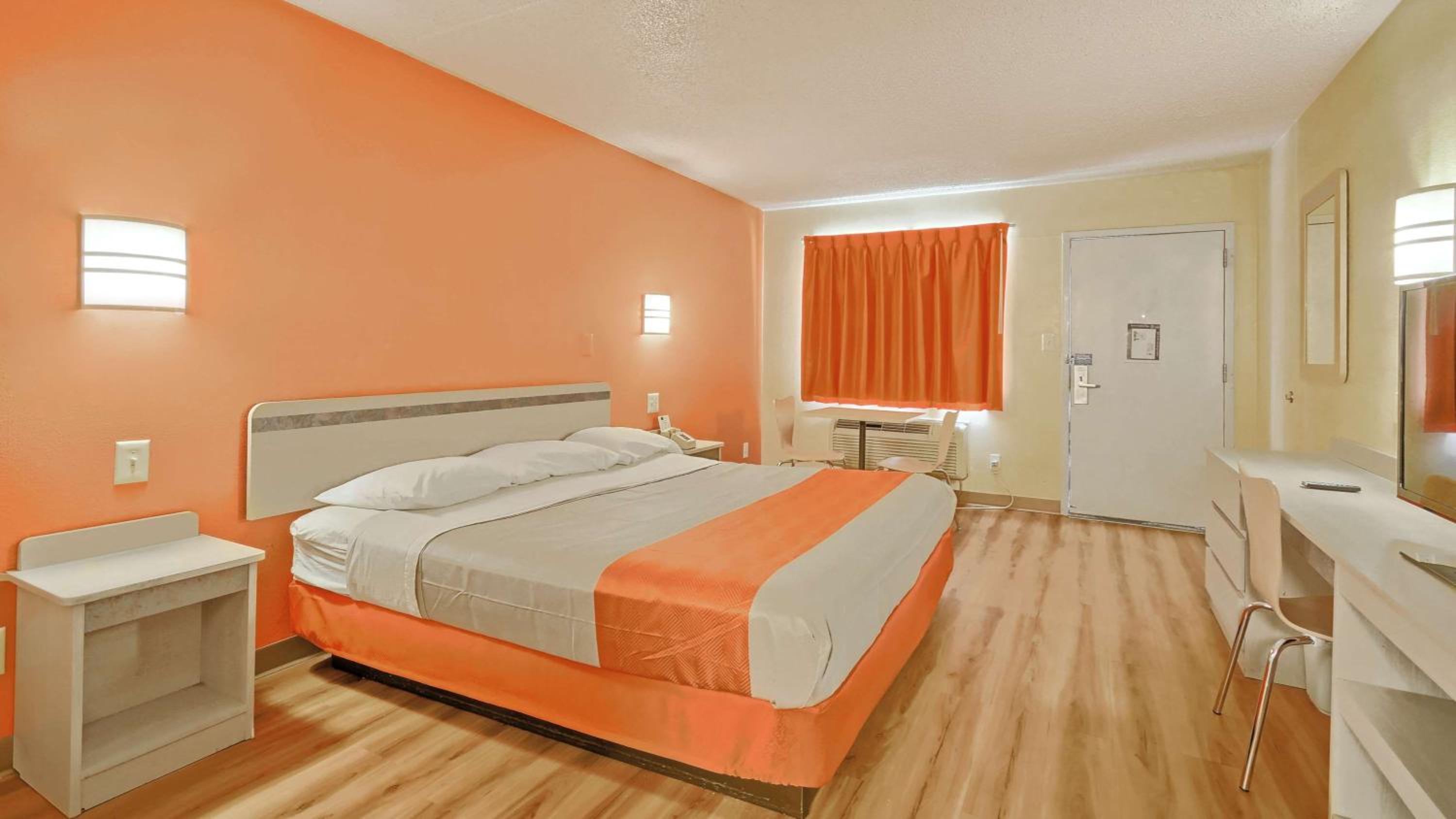 King Room - Disability Access - Non-Smoking photo 3