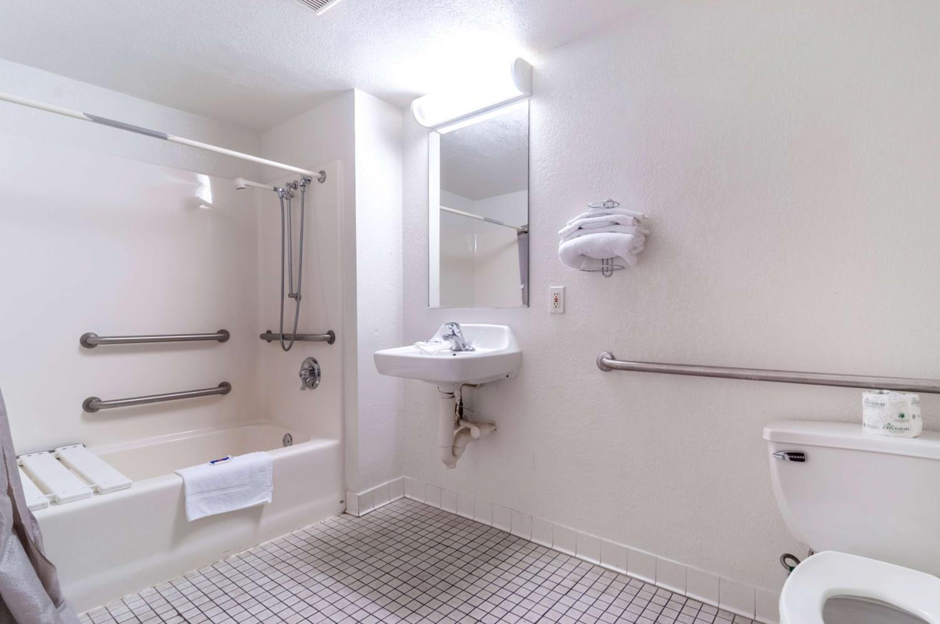 Double Room - Disability Access - Roll In Shower