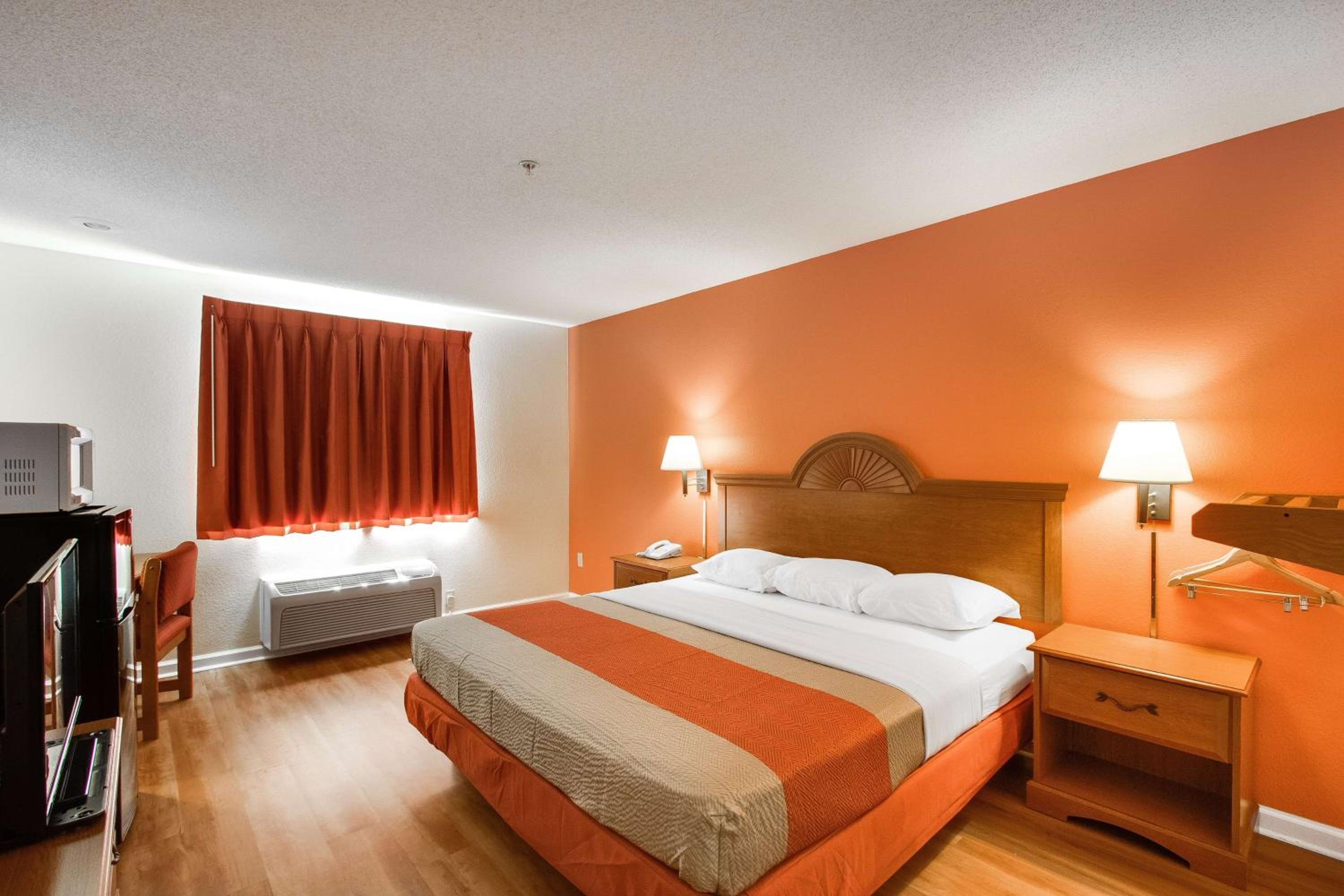 King Room - Non-Smoking - Photo 1