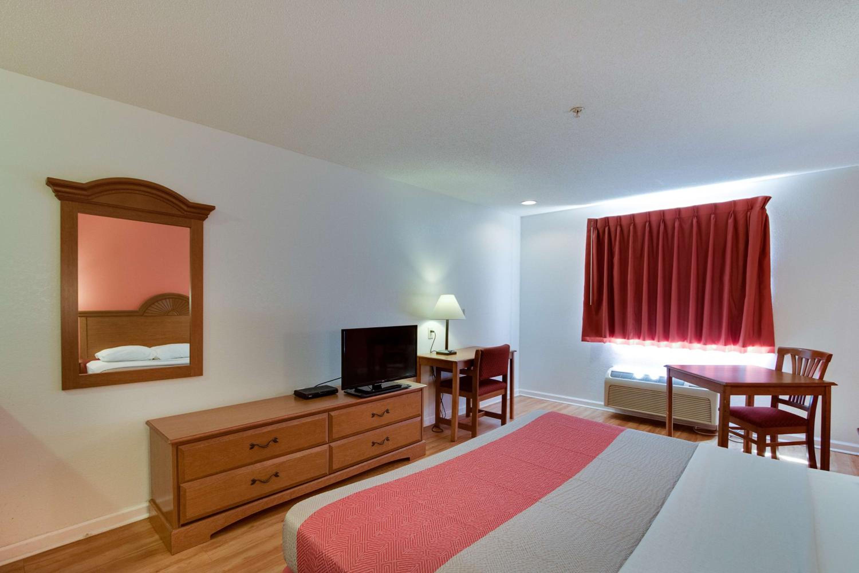 King Room - Non-Smoking - Photo 9