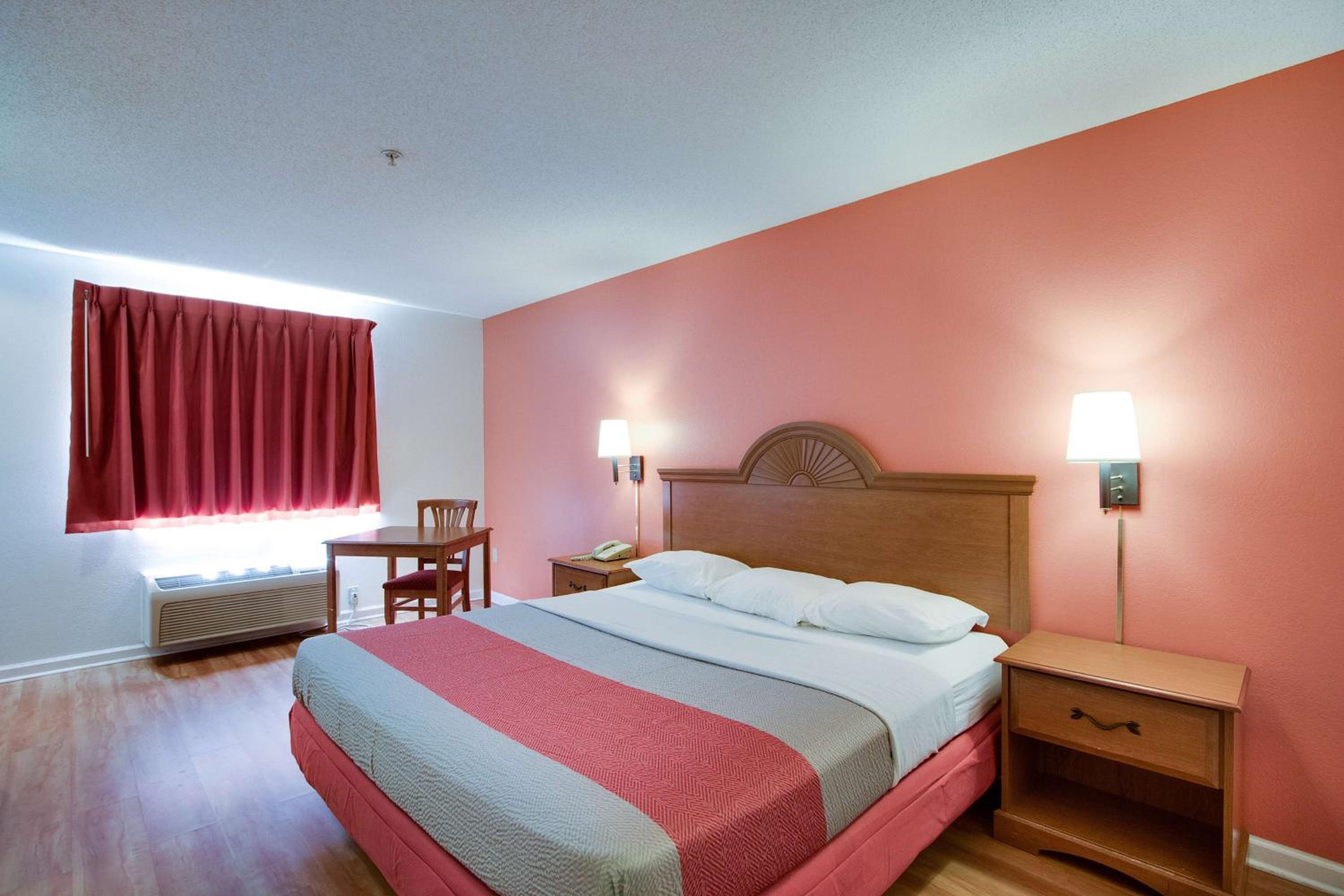 King Room - Non-Smoking - Photo 10