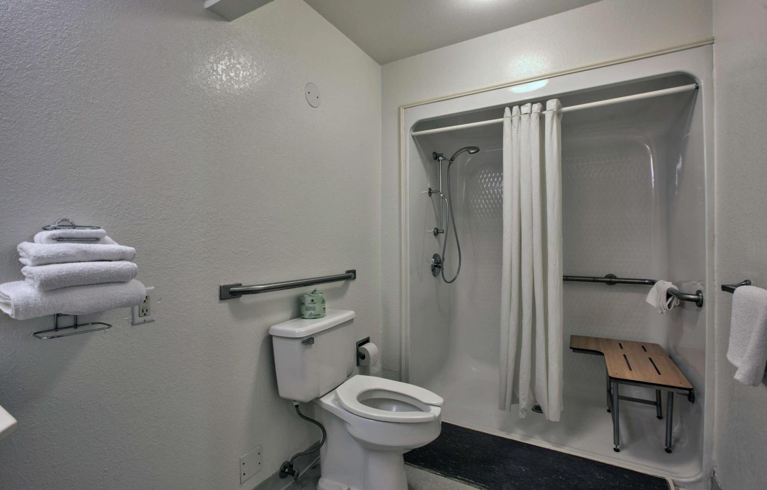 Queen Room - Disability Access - Roll in Shower photo 2