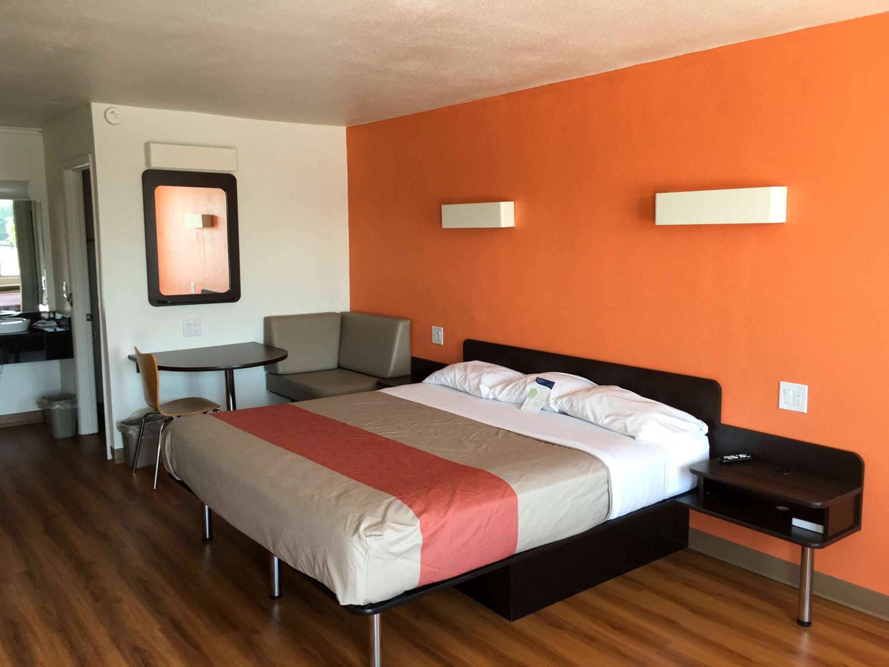 Deluxe King Room - Non-Smoking photo 1