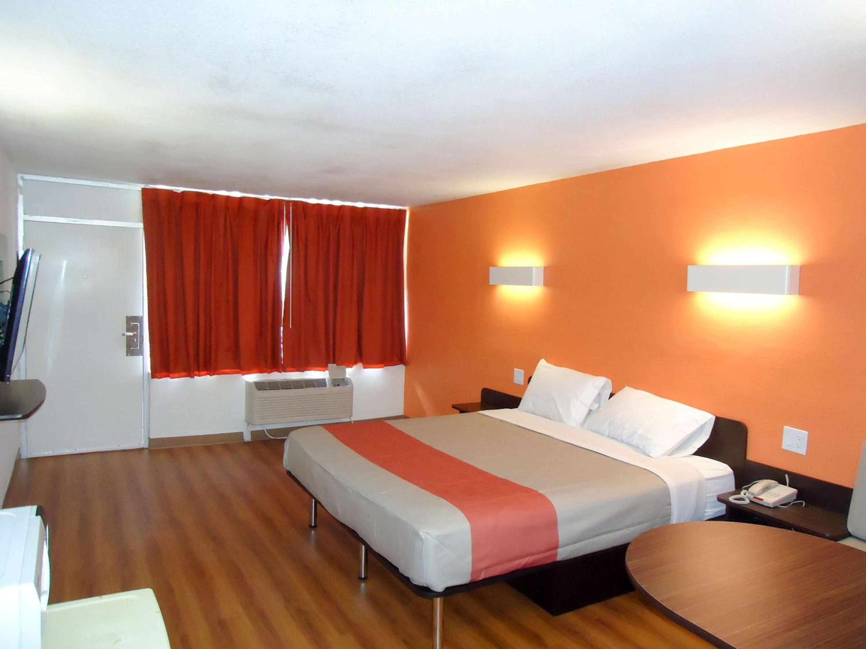 Deluxe King Room - Smoking photo 2