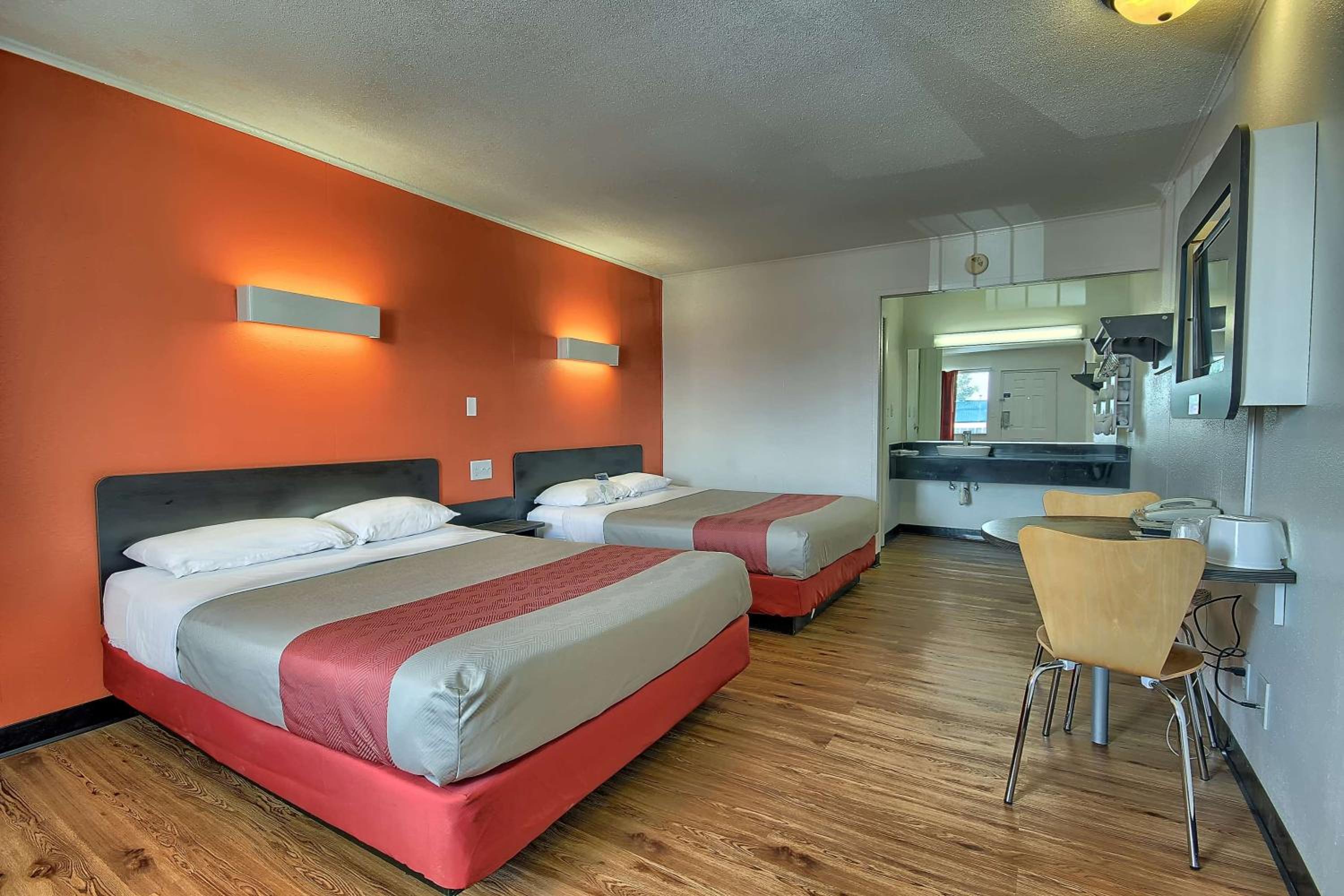 Queen Room with Two Queen Beds - Smoking photo 2