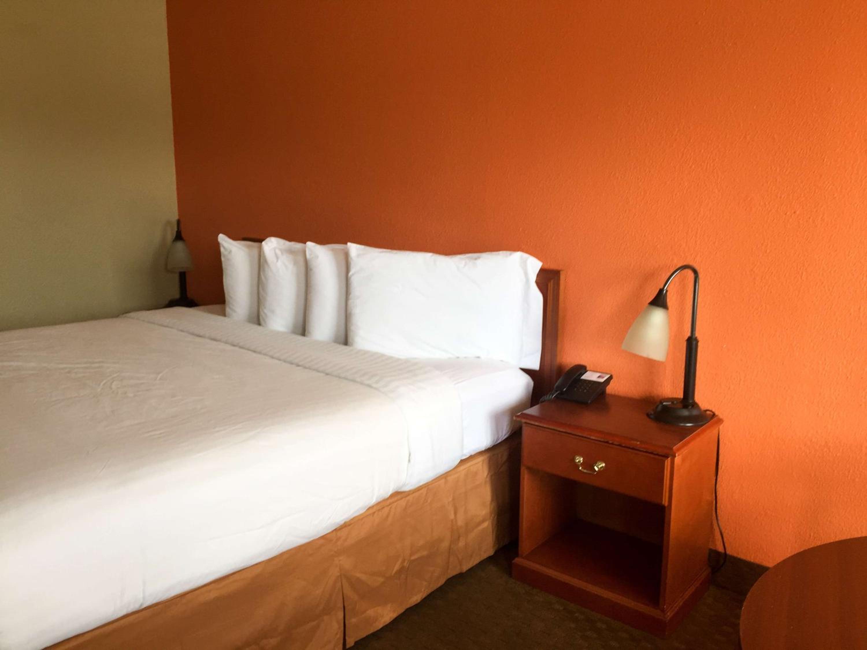 King Room - Non-Smoking - Photo 1