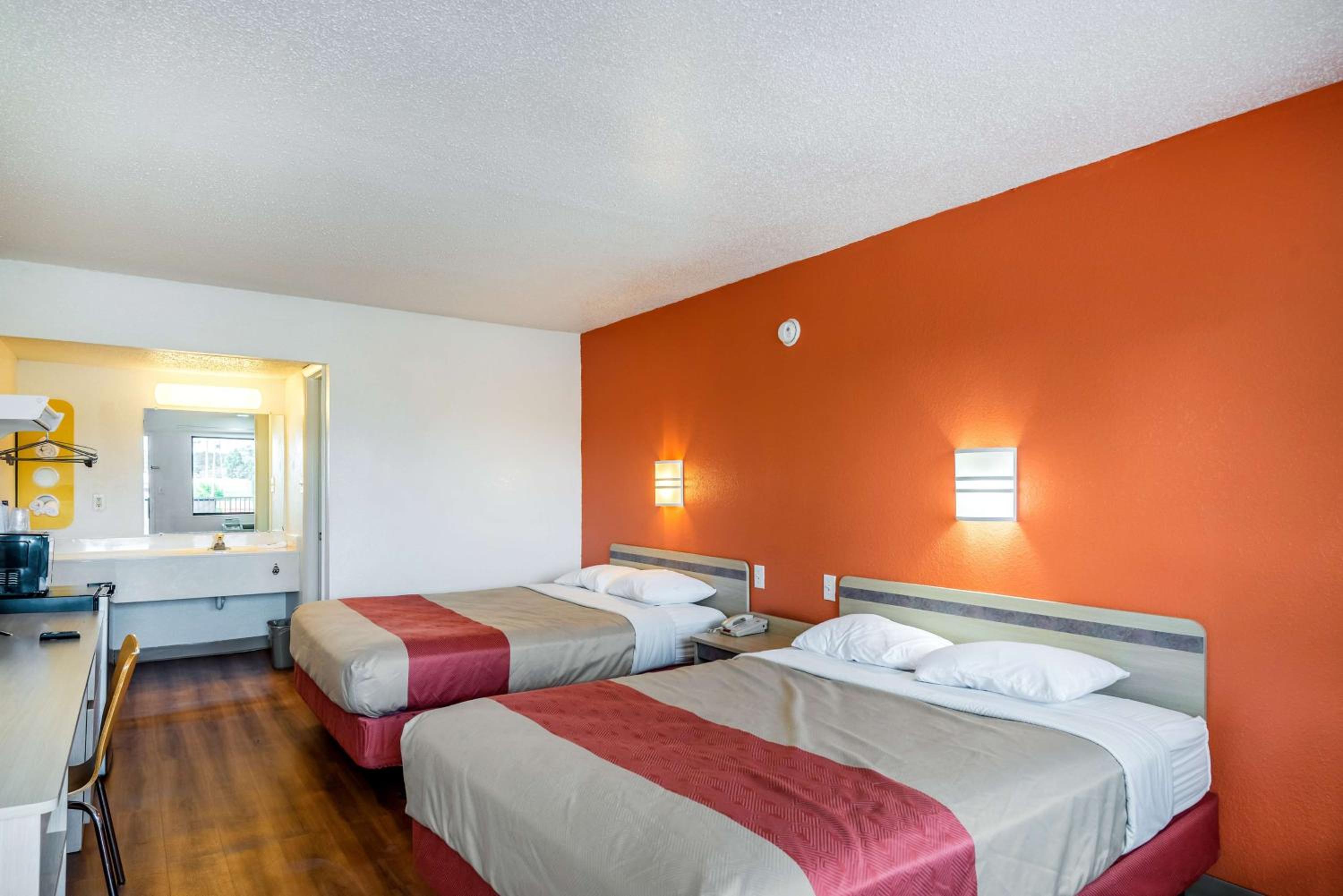 Queen Room with Two Queen Beds - Smoking
