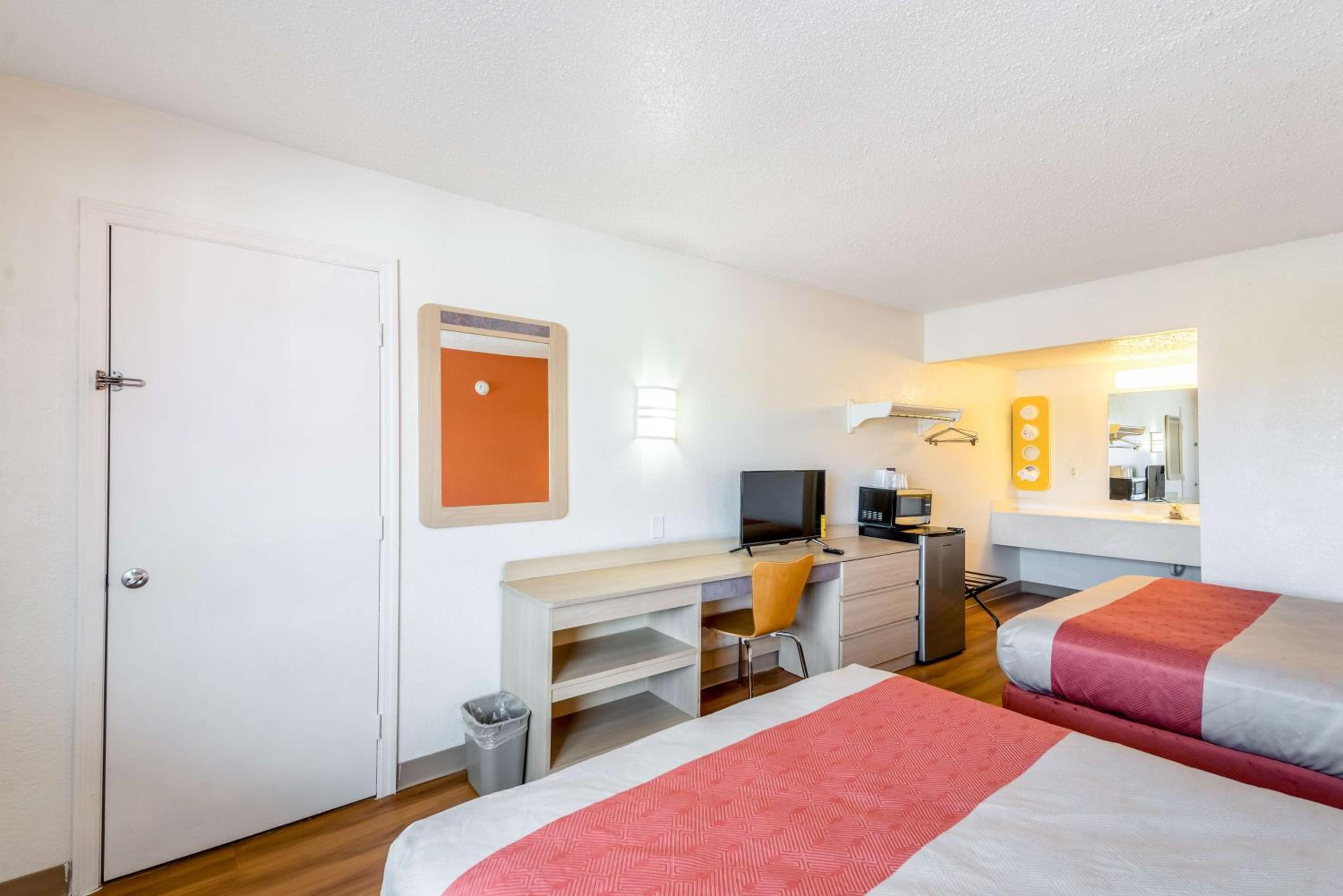 Queen Room with Two Queen Beds - Disability Access - Non-Smoking photo 3