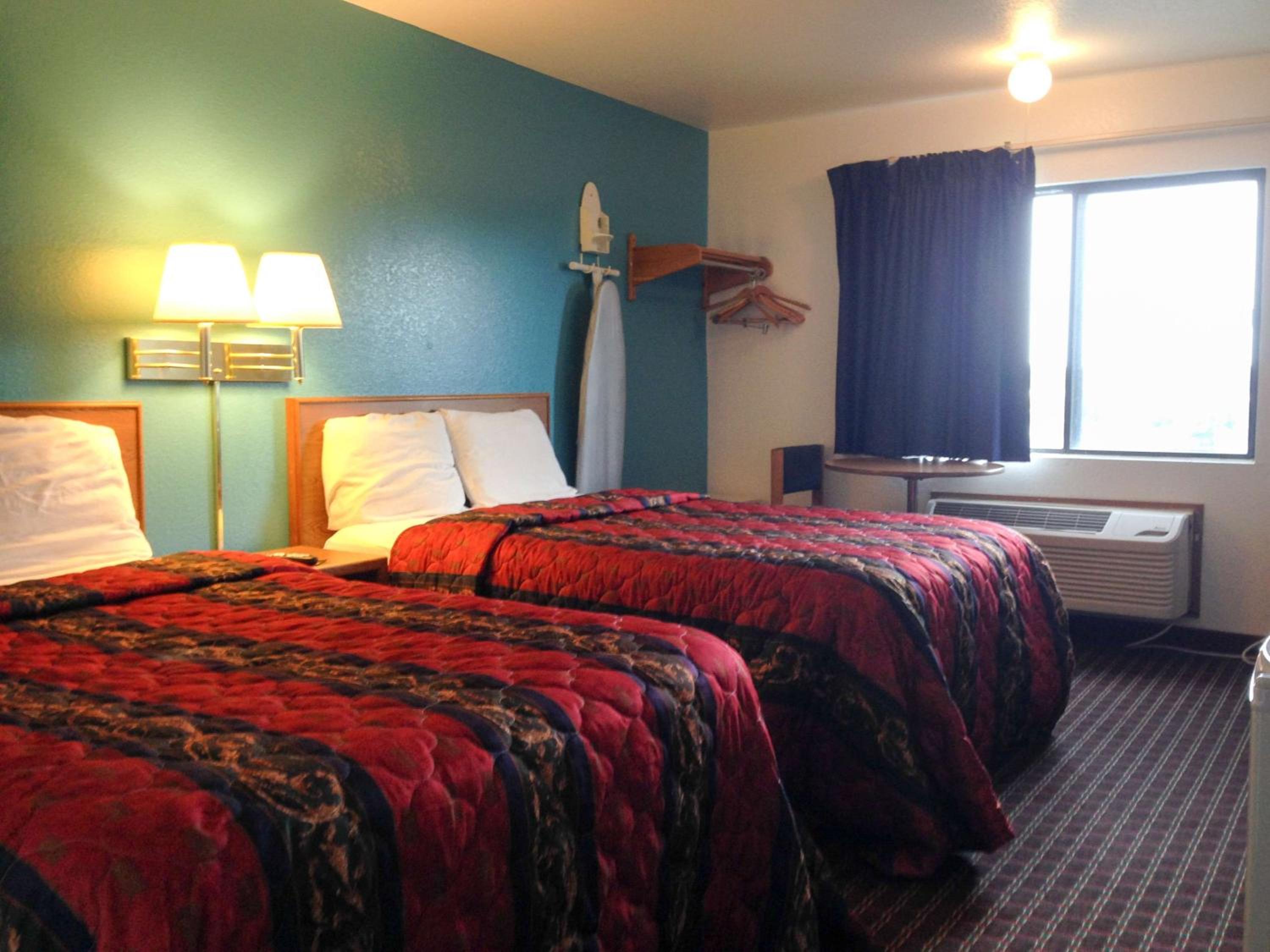 Quadruple Room - Non-Smoking - Photo 1