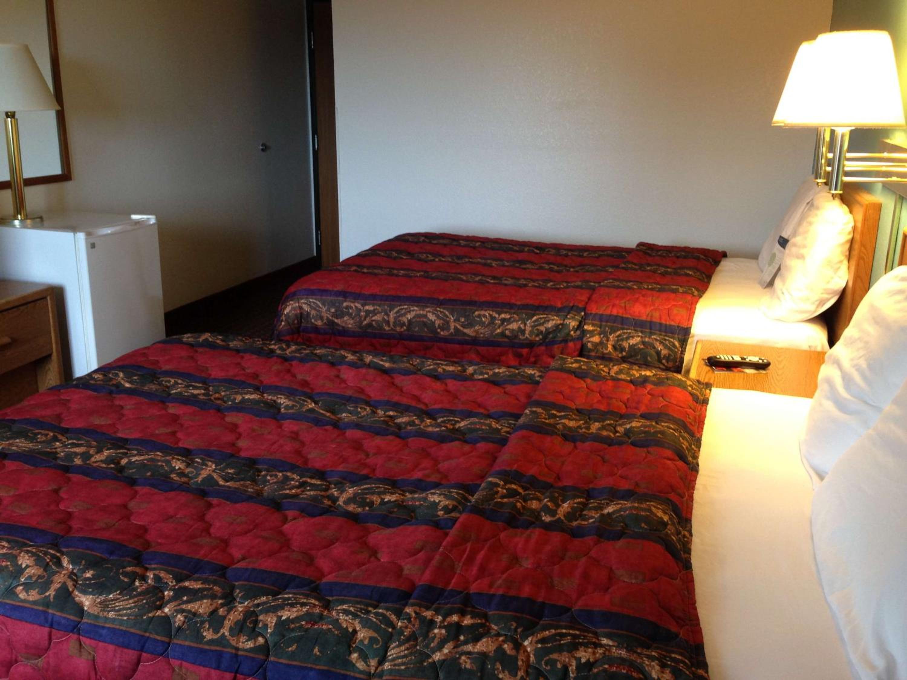 Quadruple Room - Non-Smoking - Photo 2