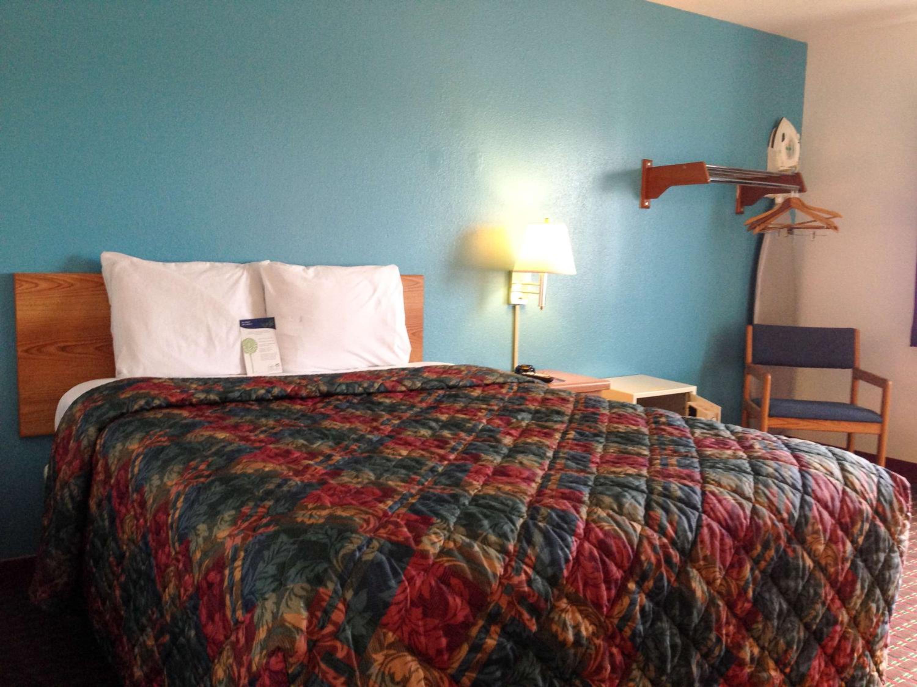 King Room - Non-Smoking - Photo 1