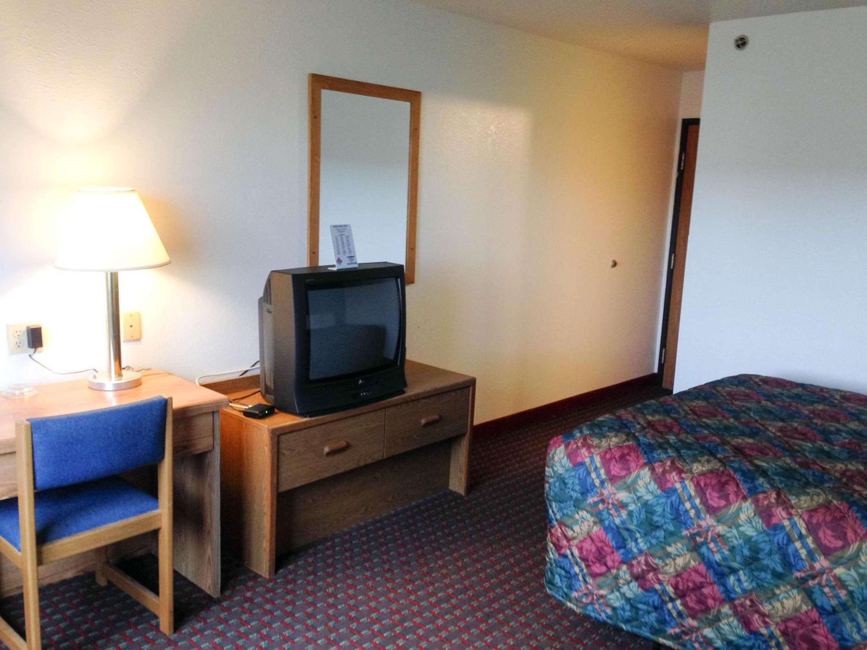 King Room - Non-Smoking - Photo 2