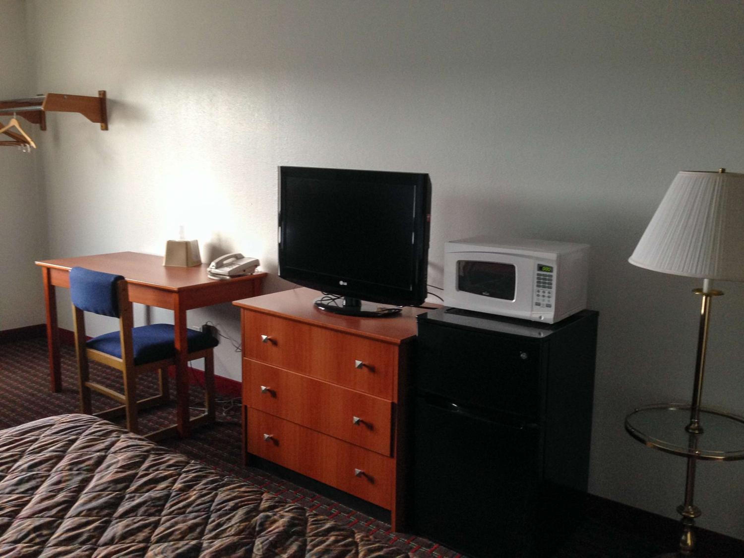 King Room - Non-Smoking - Photo 7
