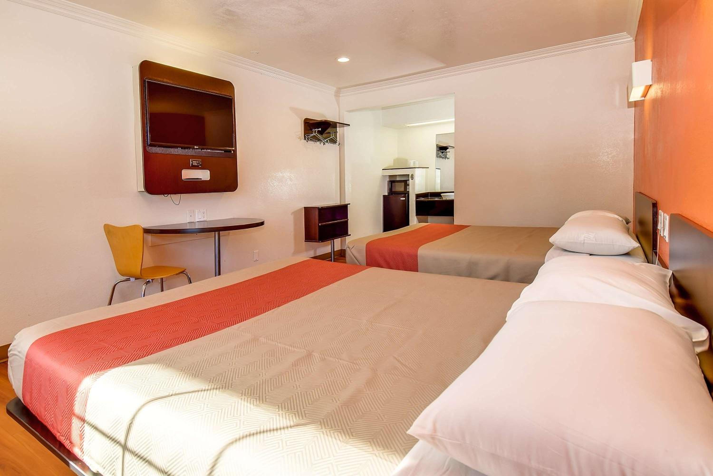 Queen Room with Two Queen Beds - Non-Smoking - Photo 1