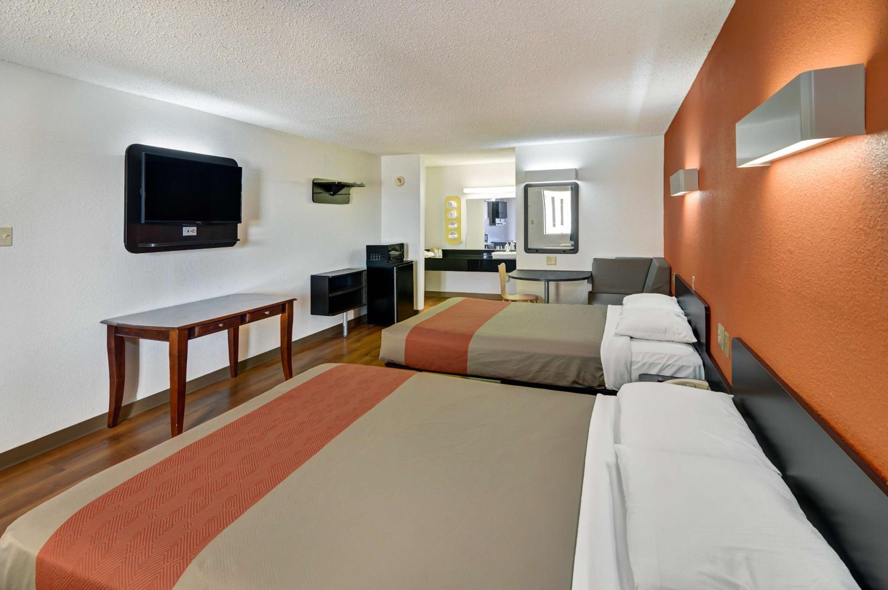 Queen Room with Two Queen Beds - Disability Access - Non-Smoking photo 3