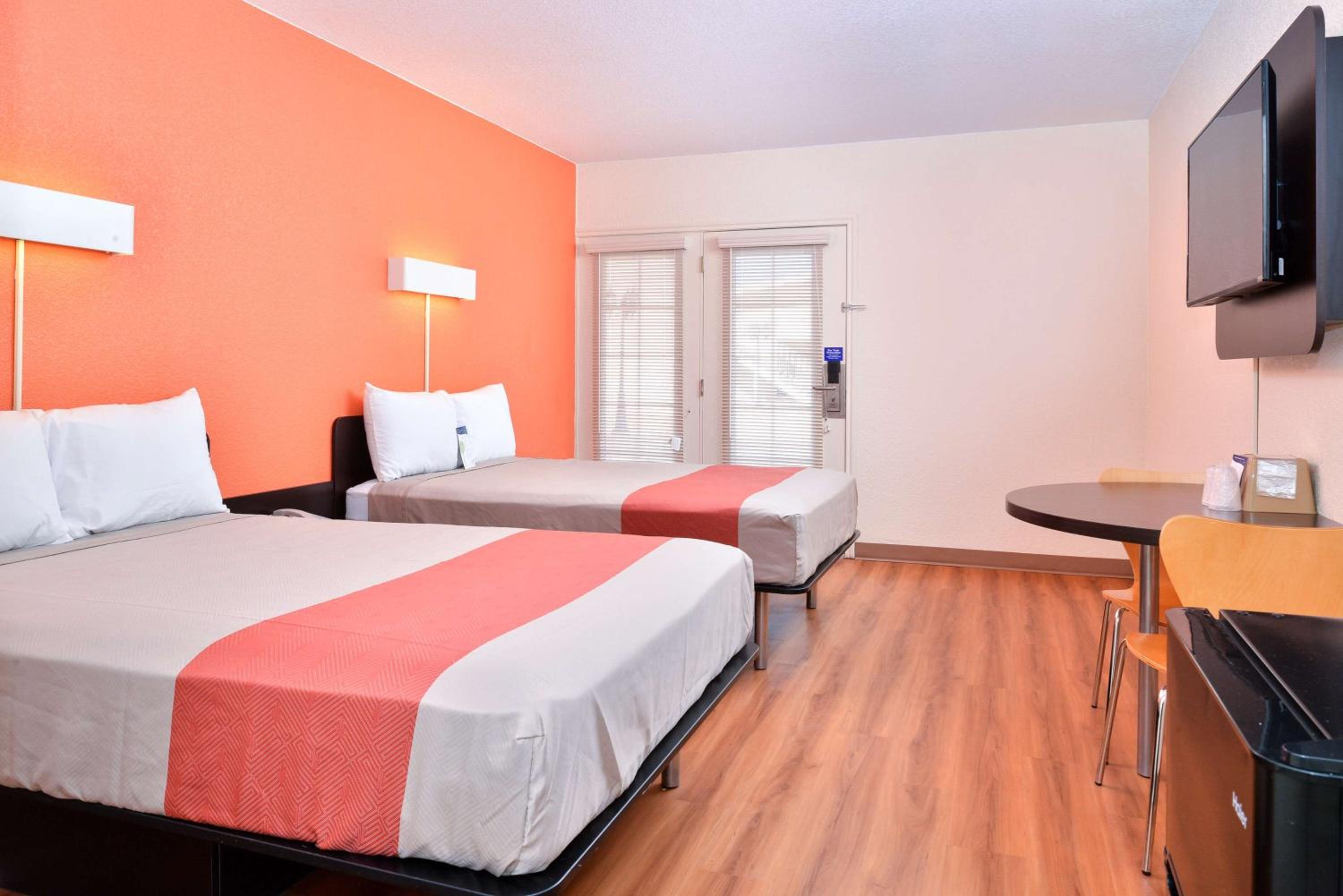 Double Room with Two Double Beds - Smoking