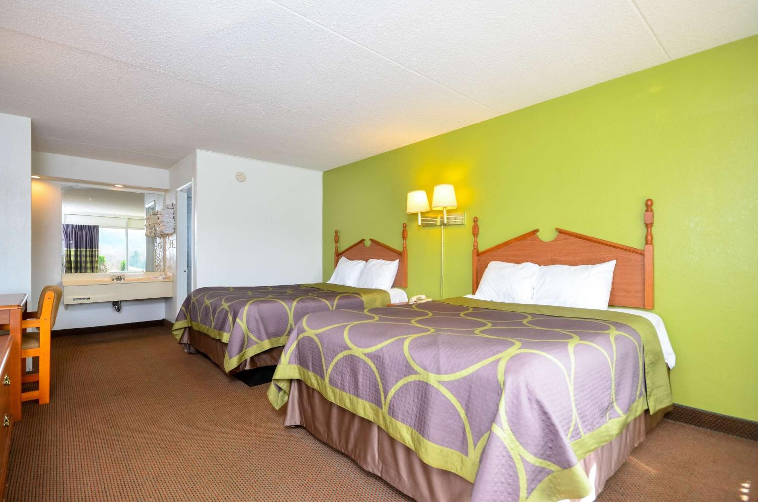 Quadruple Room - Non-Smoking - Photo 12