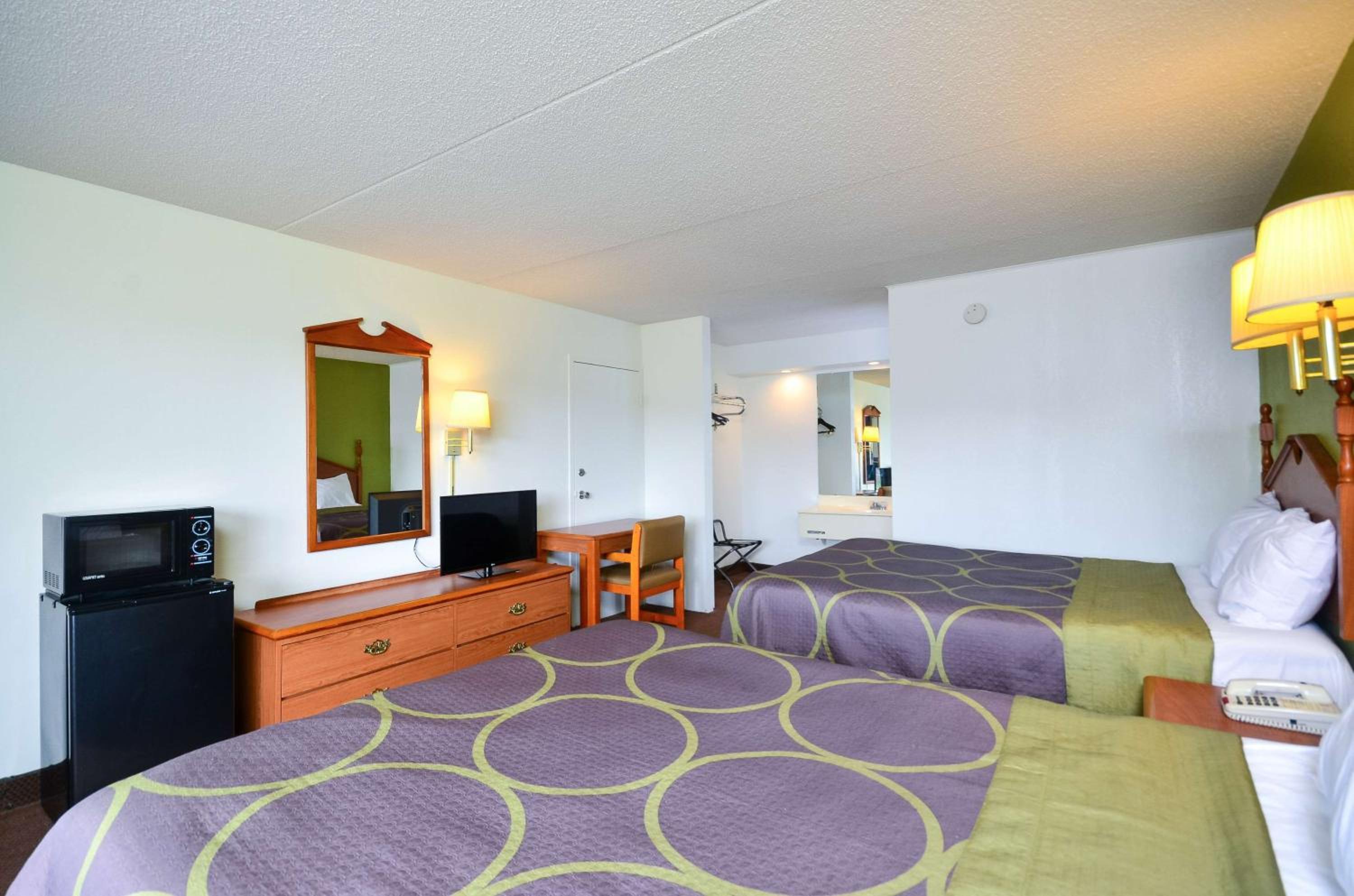 Quadruple Room - Non-Smoking - Photo 2