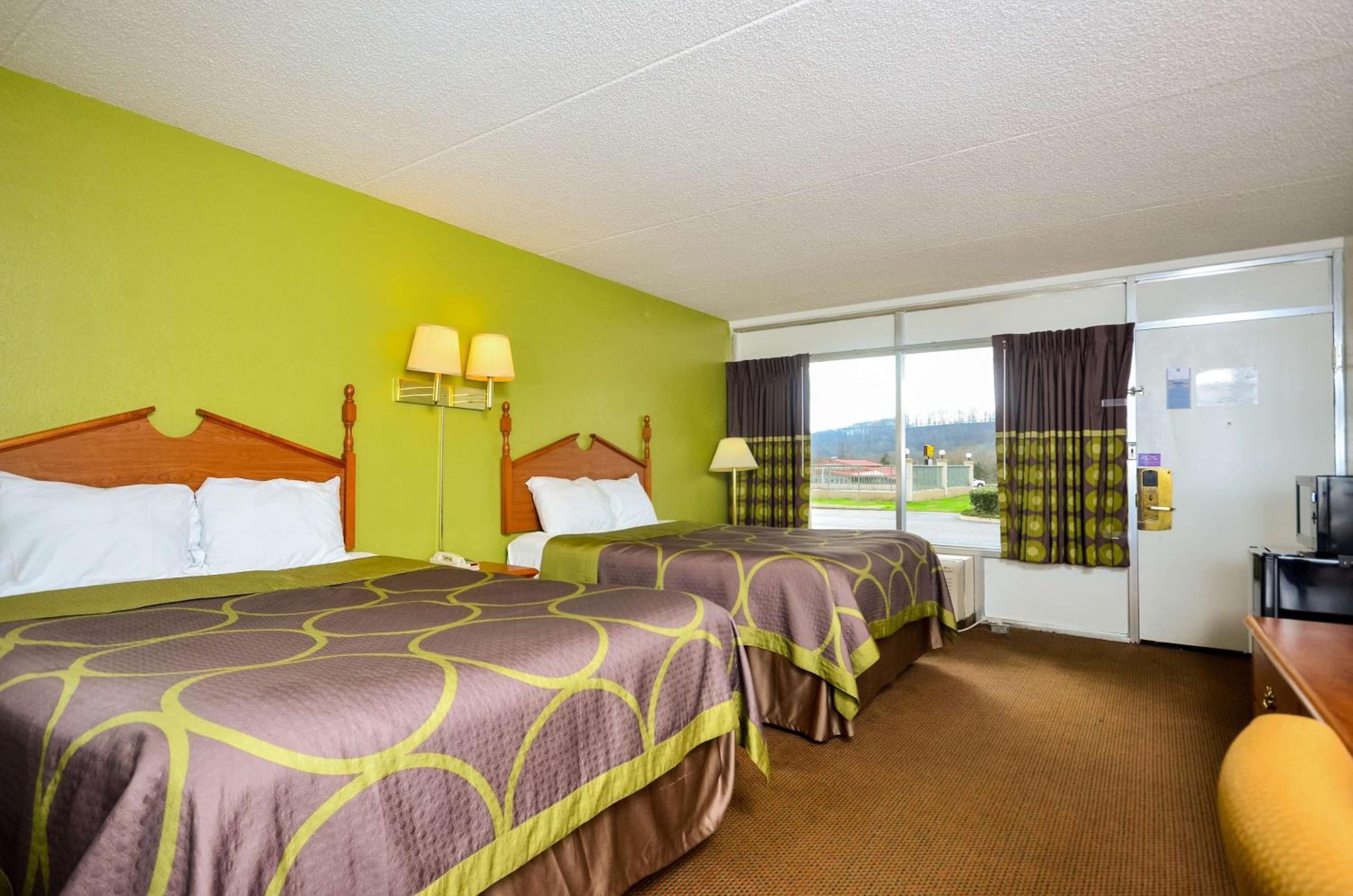 Quadruple Room - Non-Smoking - Photo 4