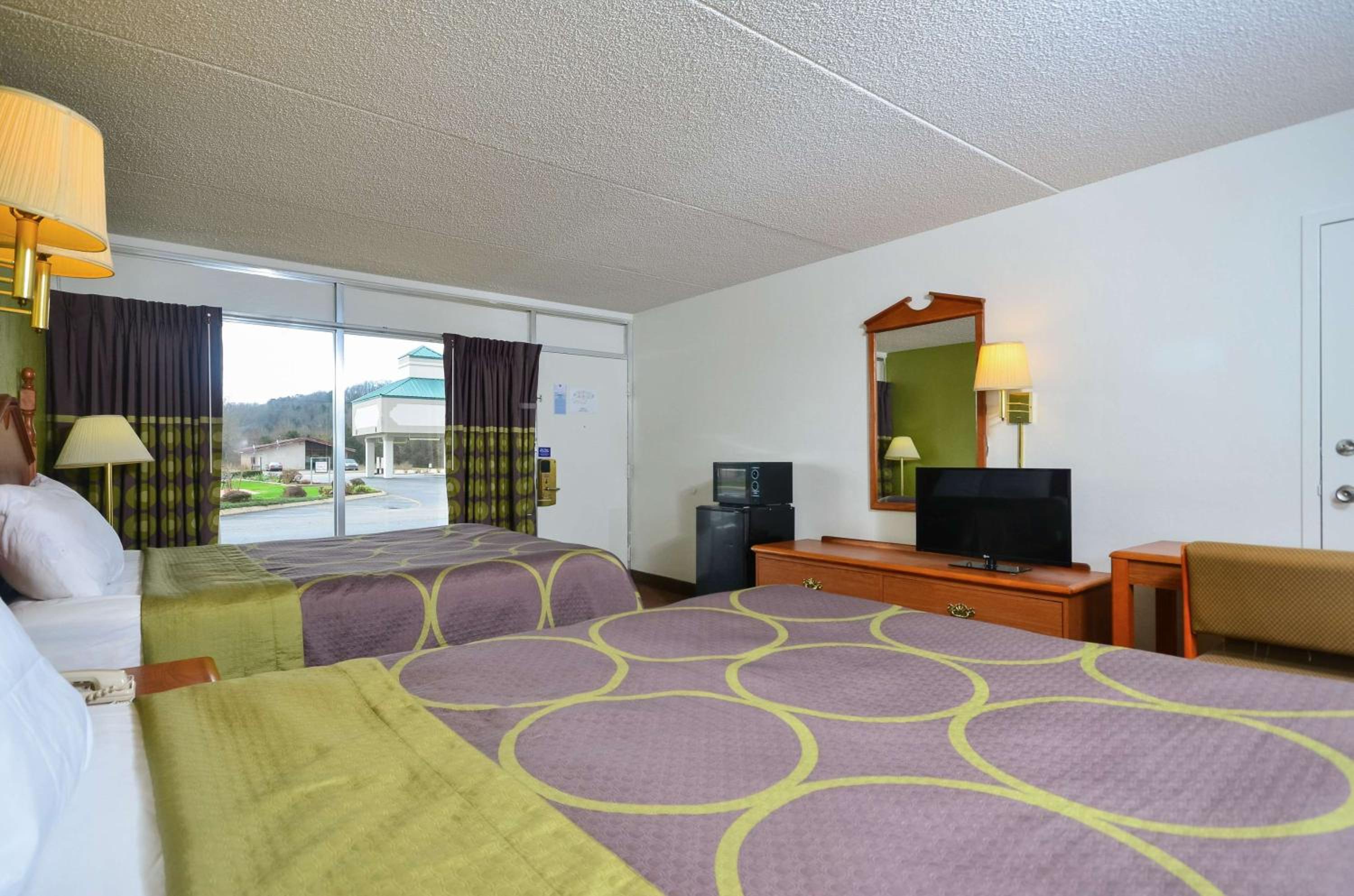 Quadruple Room - Non-Smoking - Photo 6