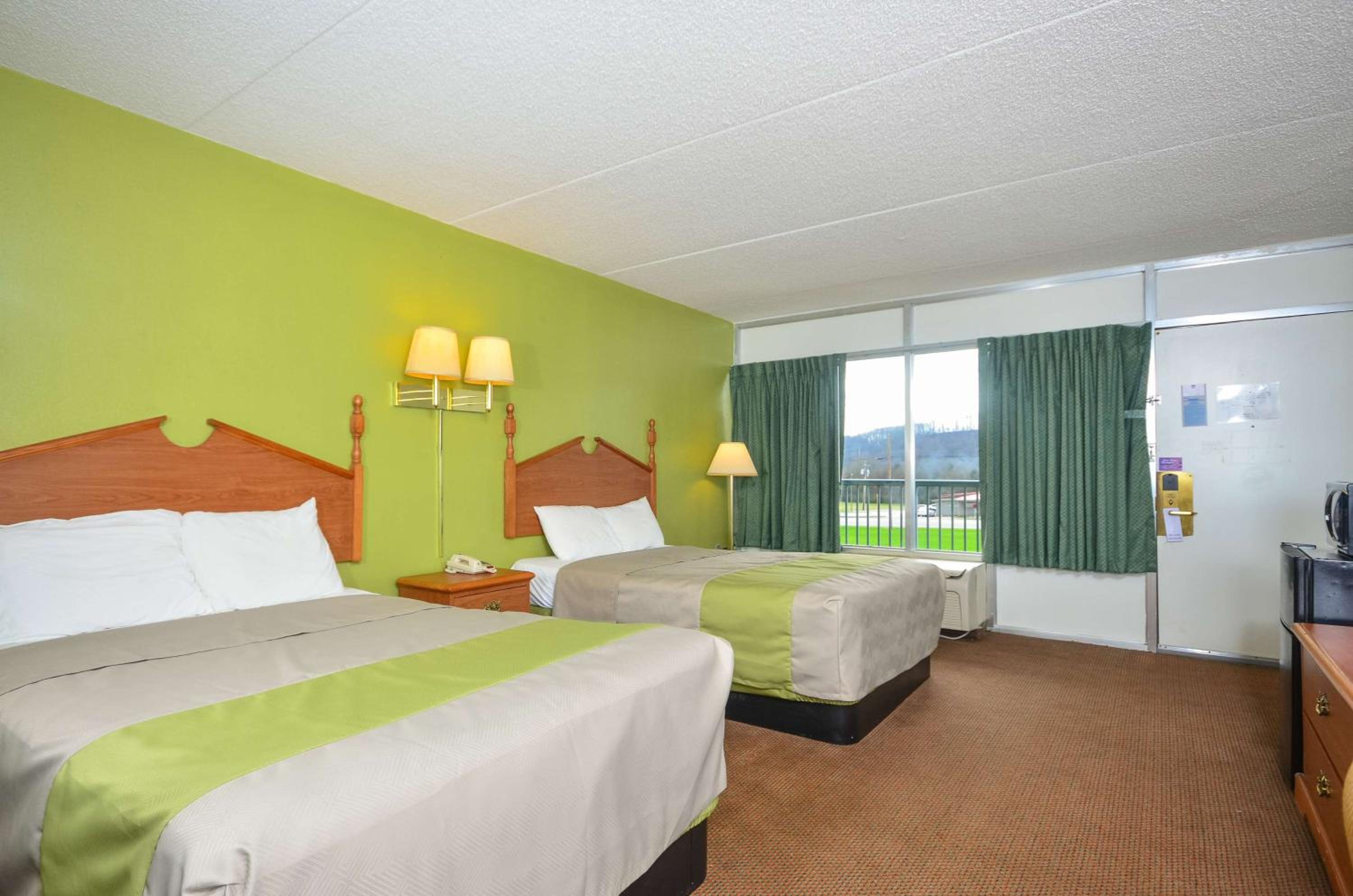 Quadruple Room - Non-Smoking - Photo 11