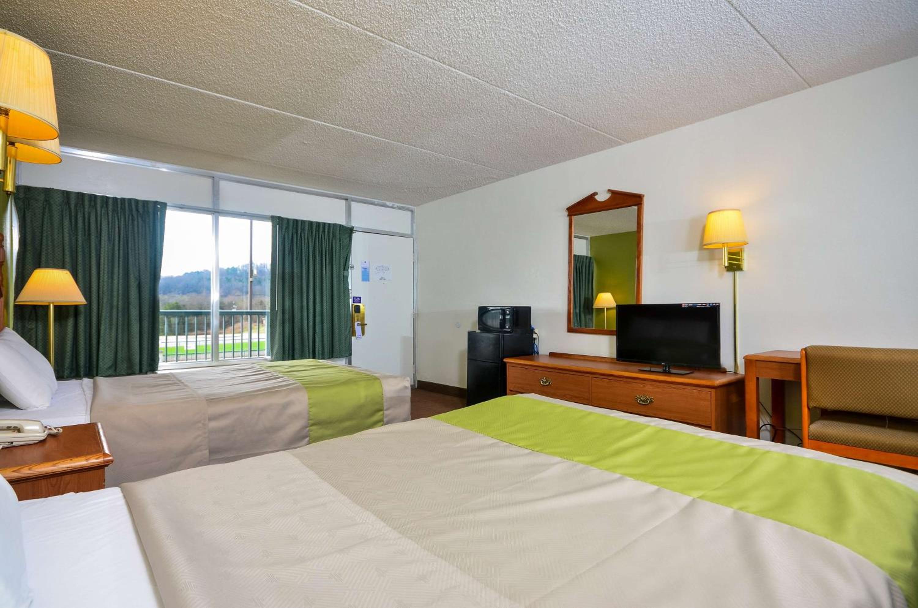 Quadruple Room - Non-Smoking - Photo 10