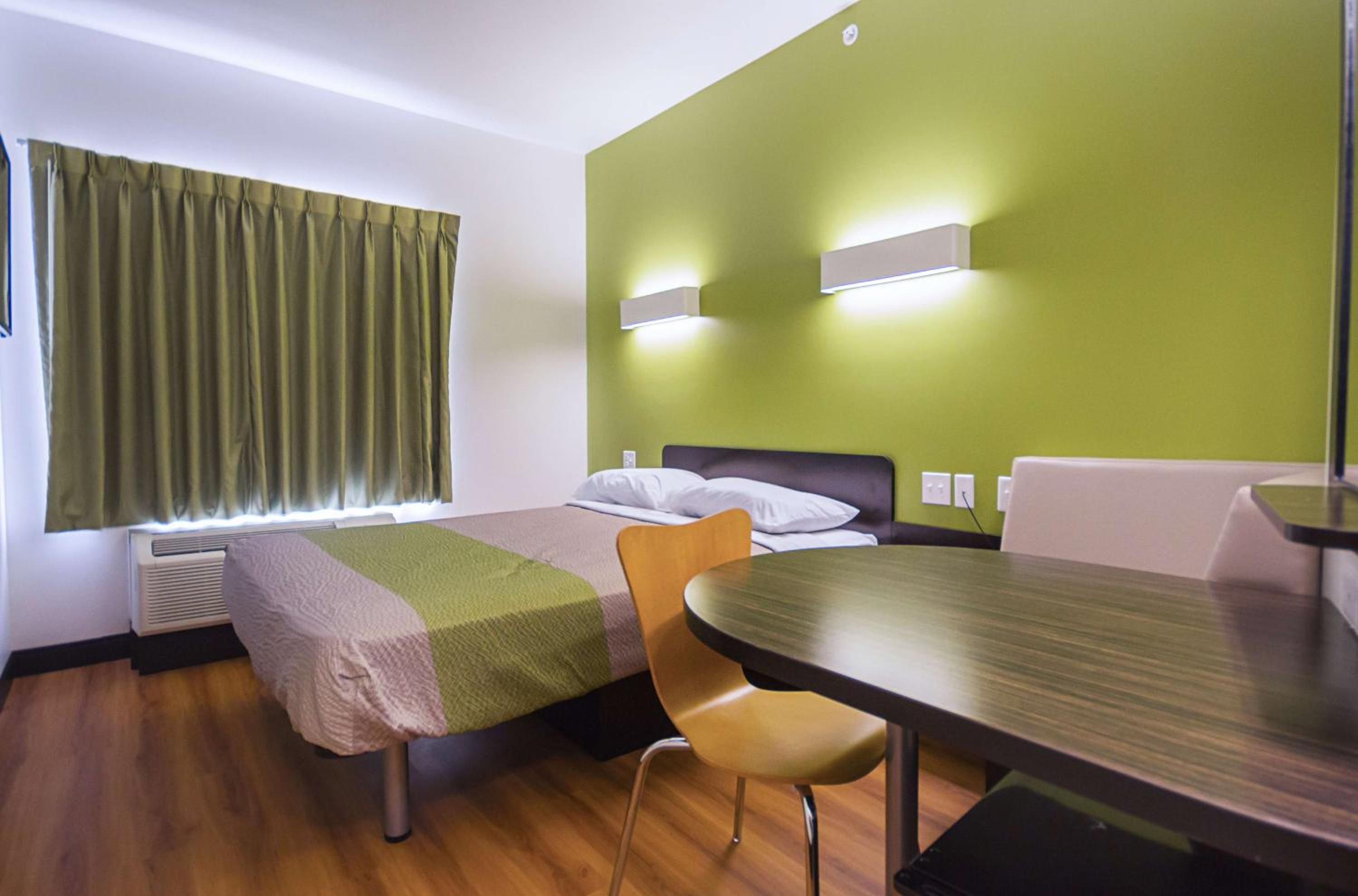Queen Room - Disability Access - Non-Smoking - Photo 1