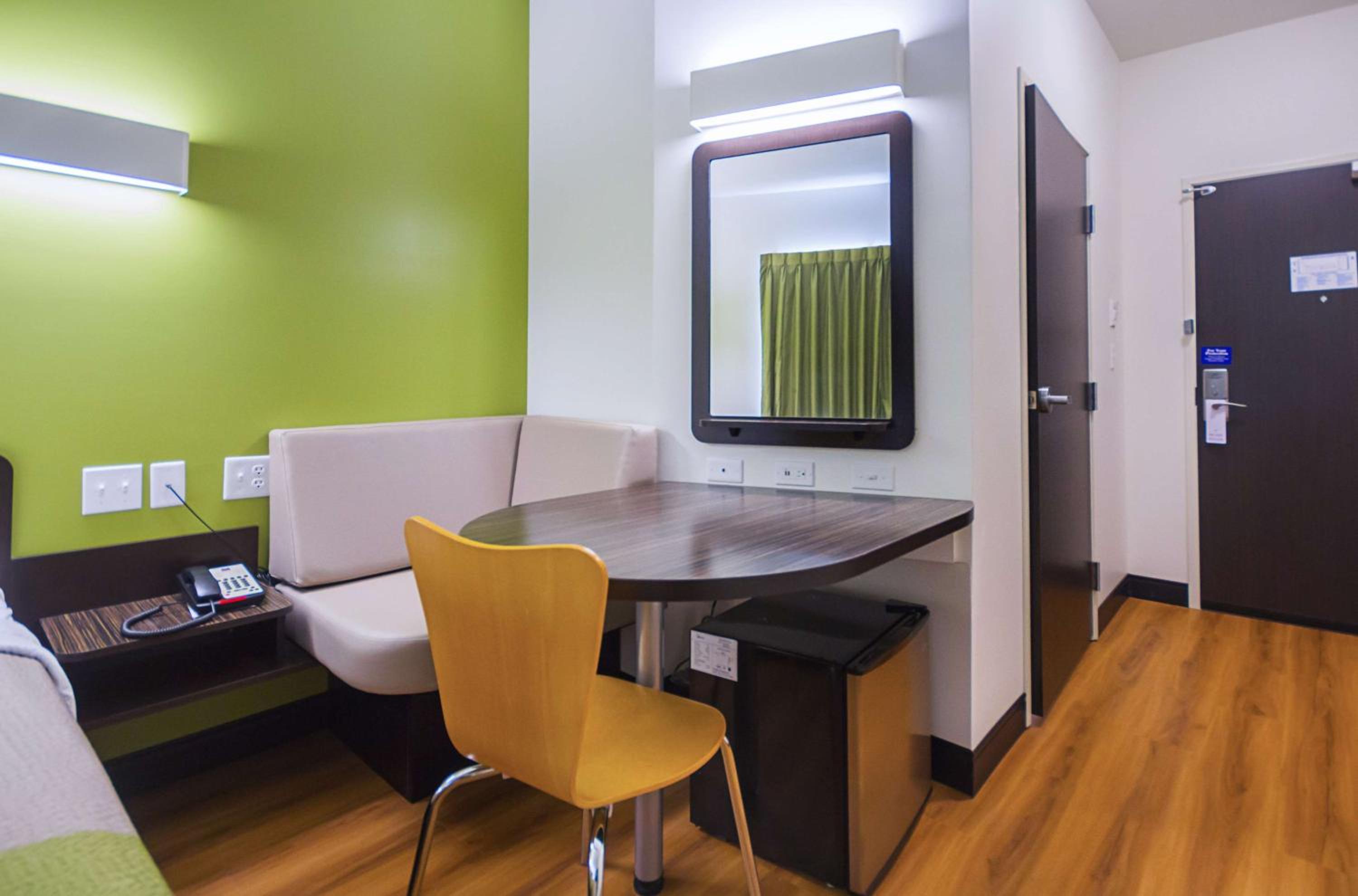 Queen Room - Disability Access - Non-Smoking - Photo 2