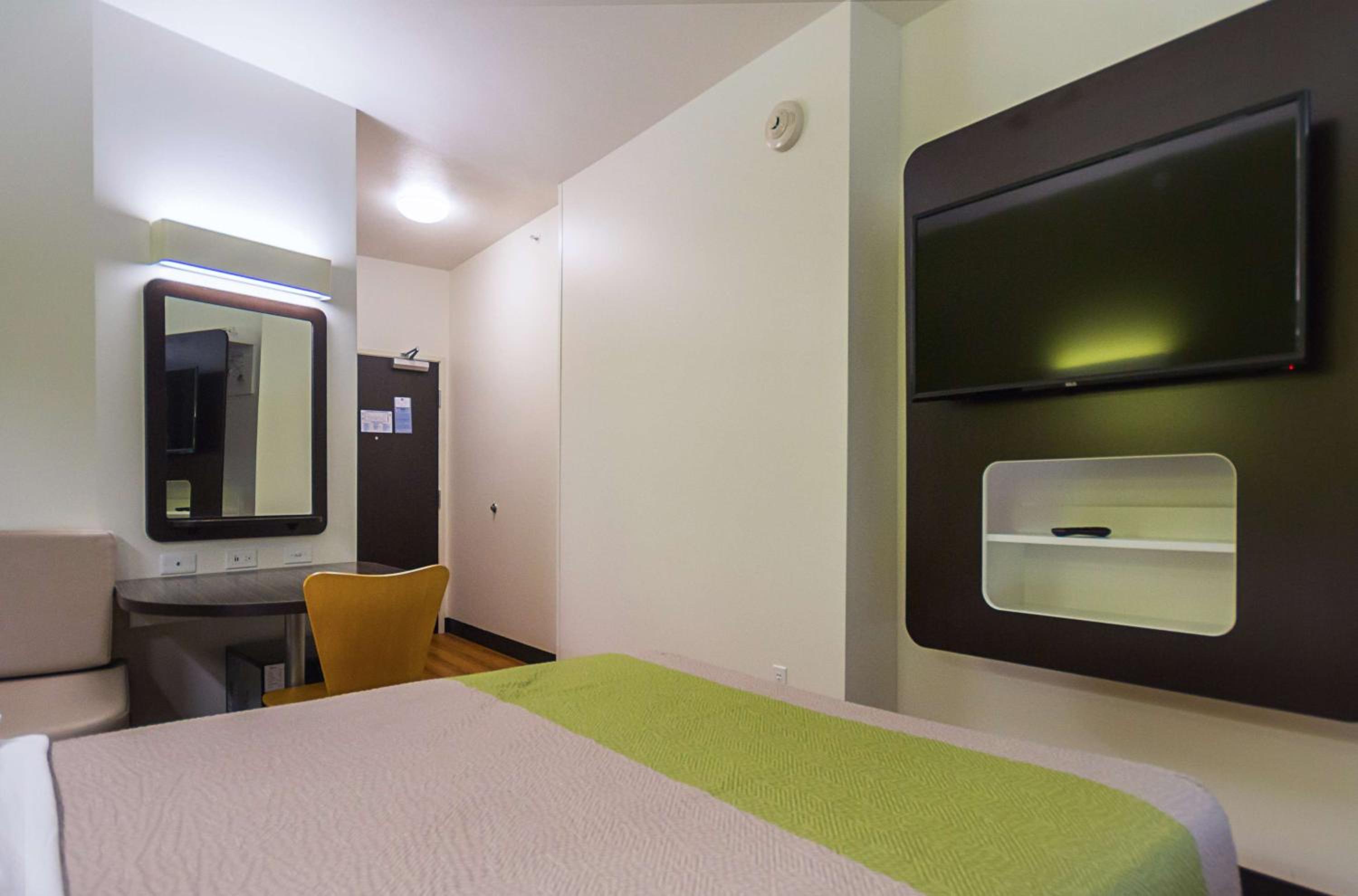 Queen Room - Disability Access - Non-Smoking - Photo 4