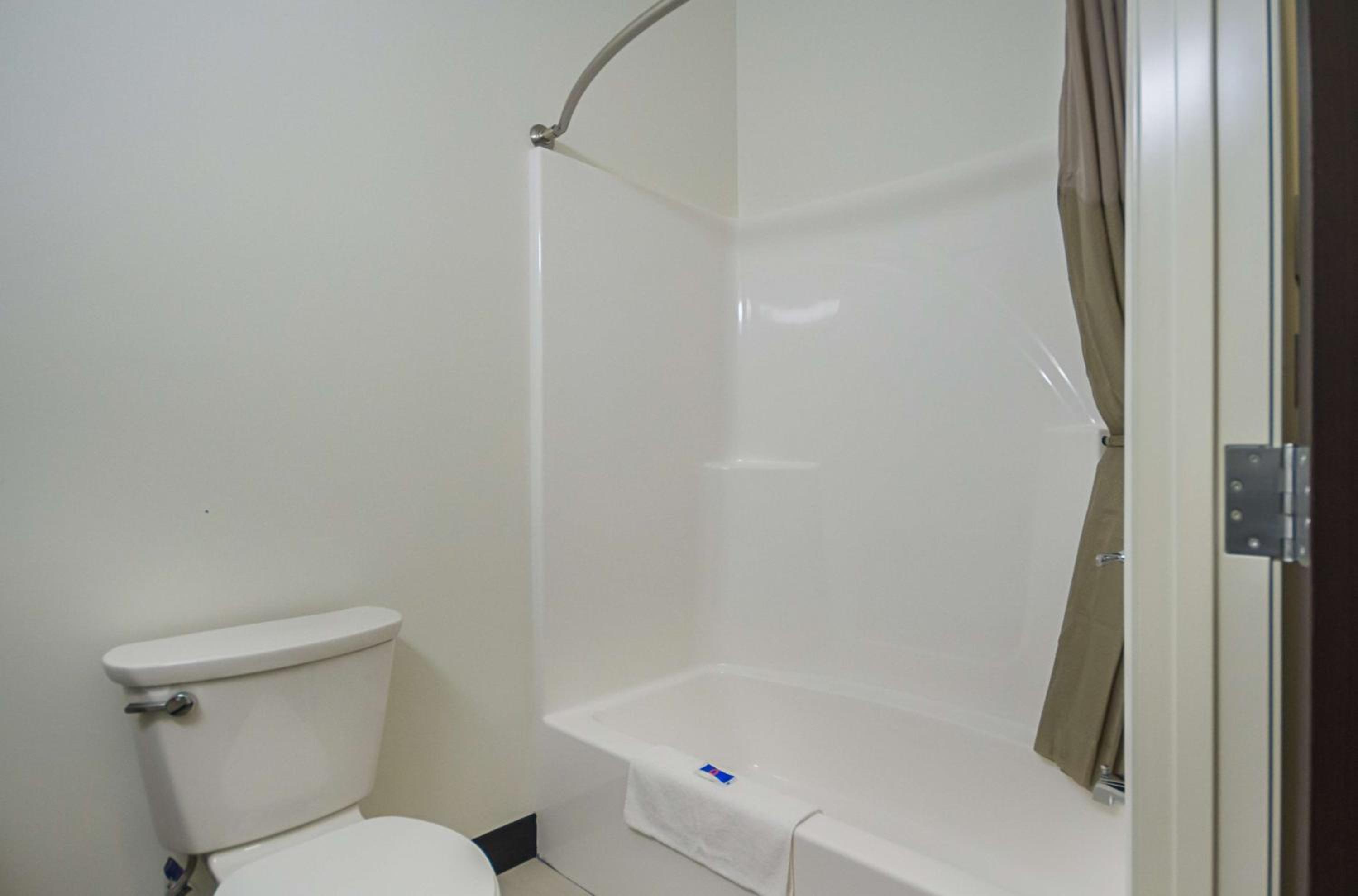 Queen Room with Two Queen Beds - Disability Access - Photo 7