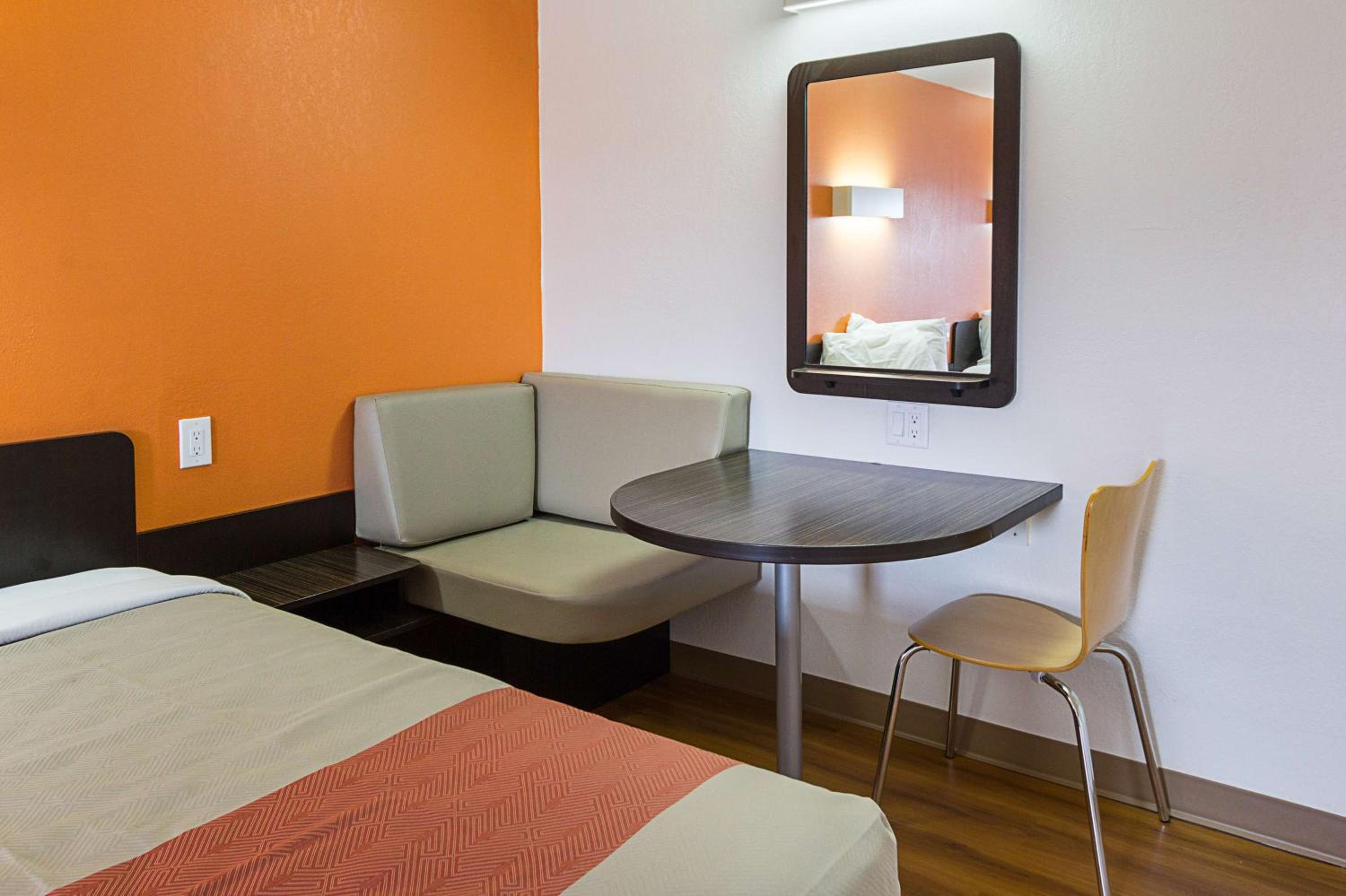 Deluxe King Room - Non-Smoking - Photo 1