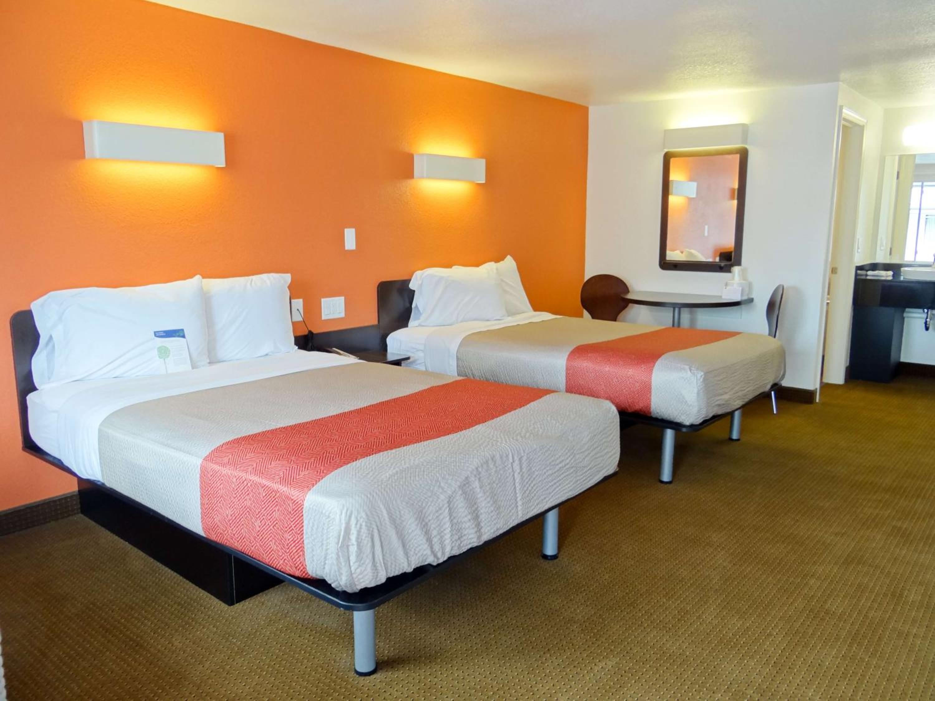 Quadruple Room - Disability Access - Non-Smoking photo 3