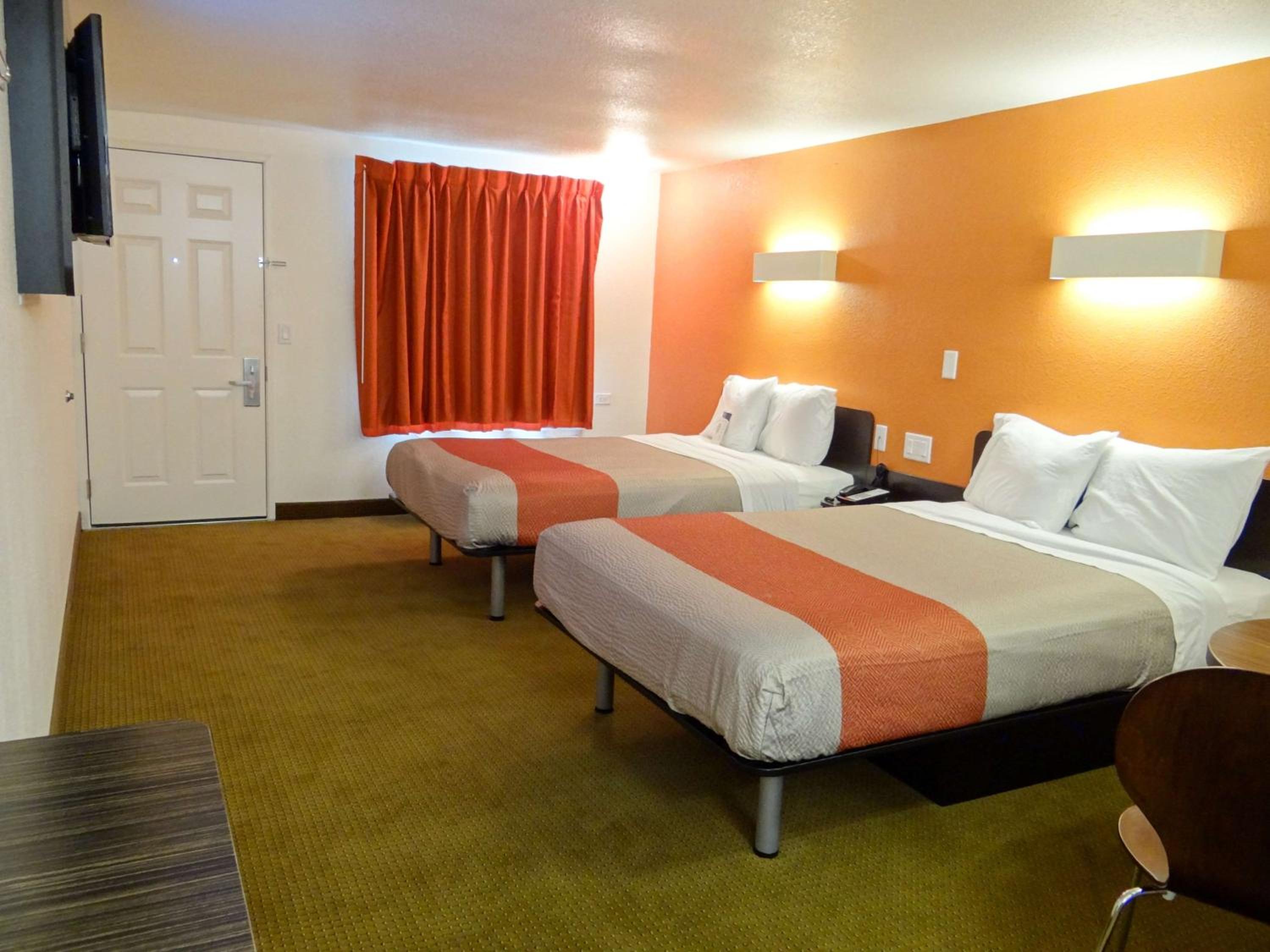 Quadruple Room - Disability Access - Non-Smoking photo 2