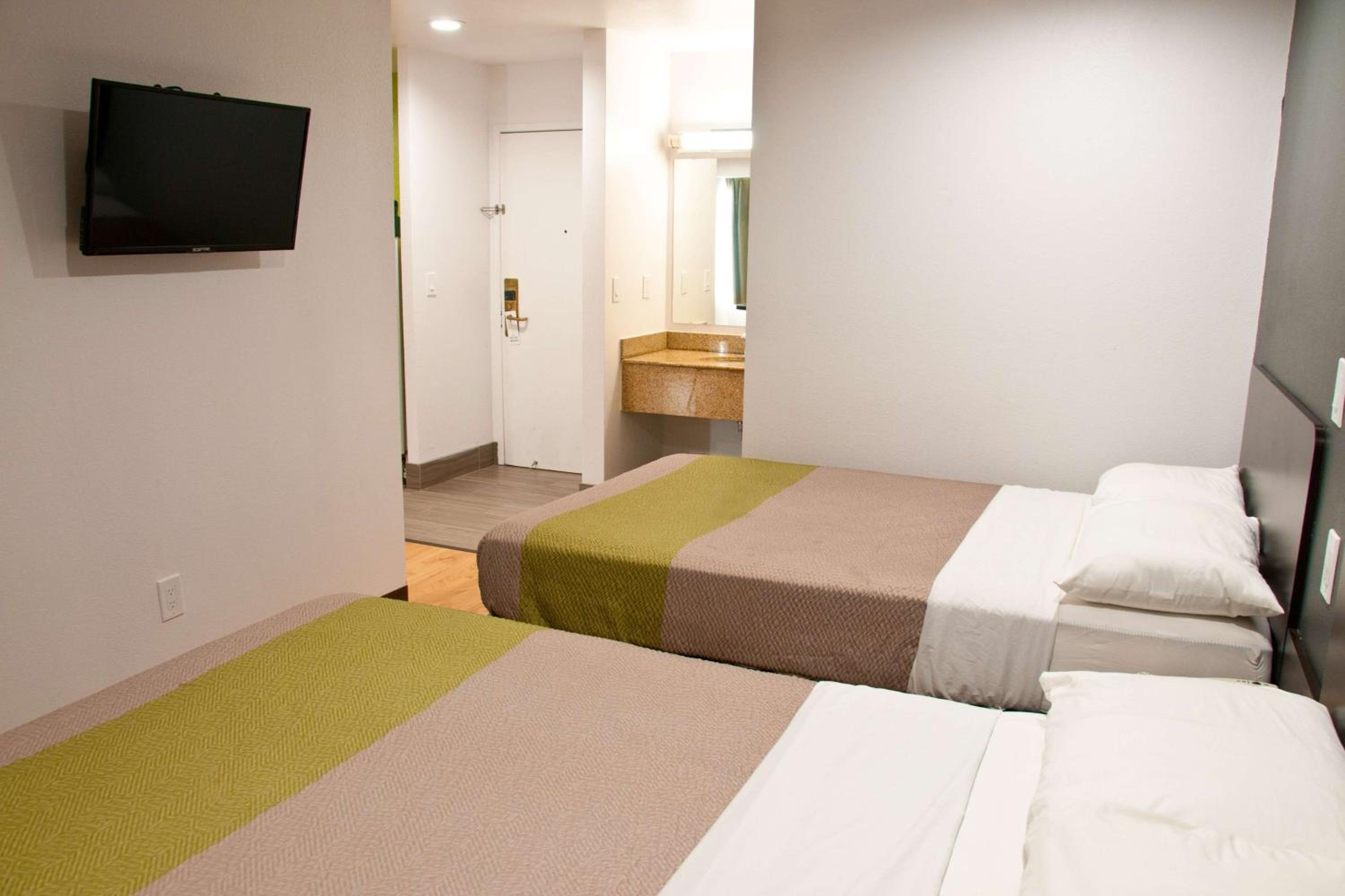 Deluxe Quadruple Room - Non-Smoking - Photo 4