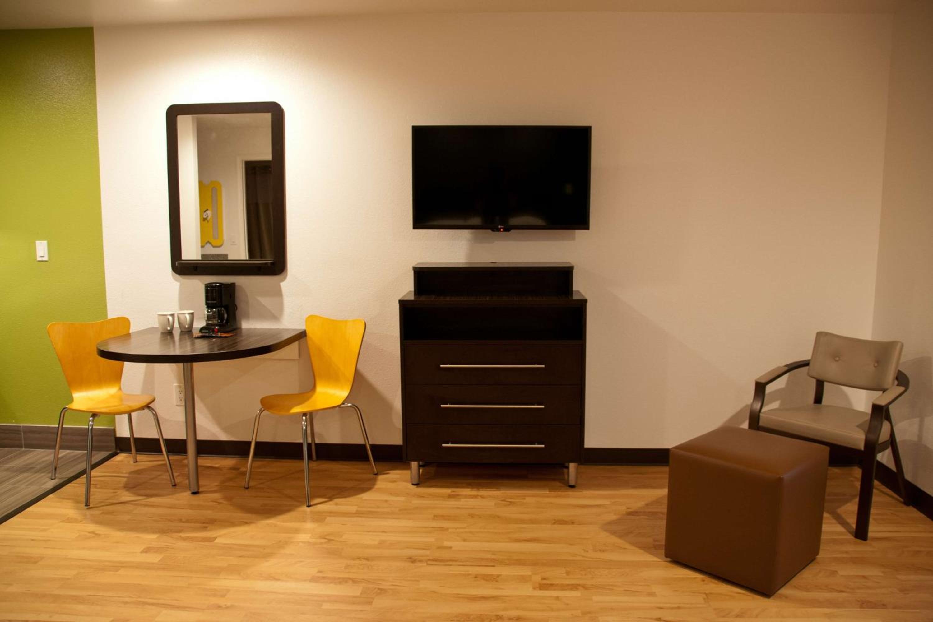 Deluxe Queen Room - Non-Smoking - Photo 3