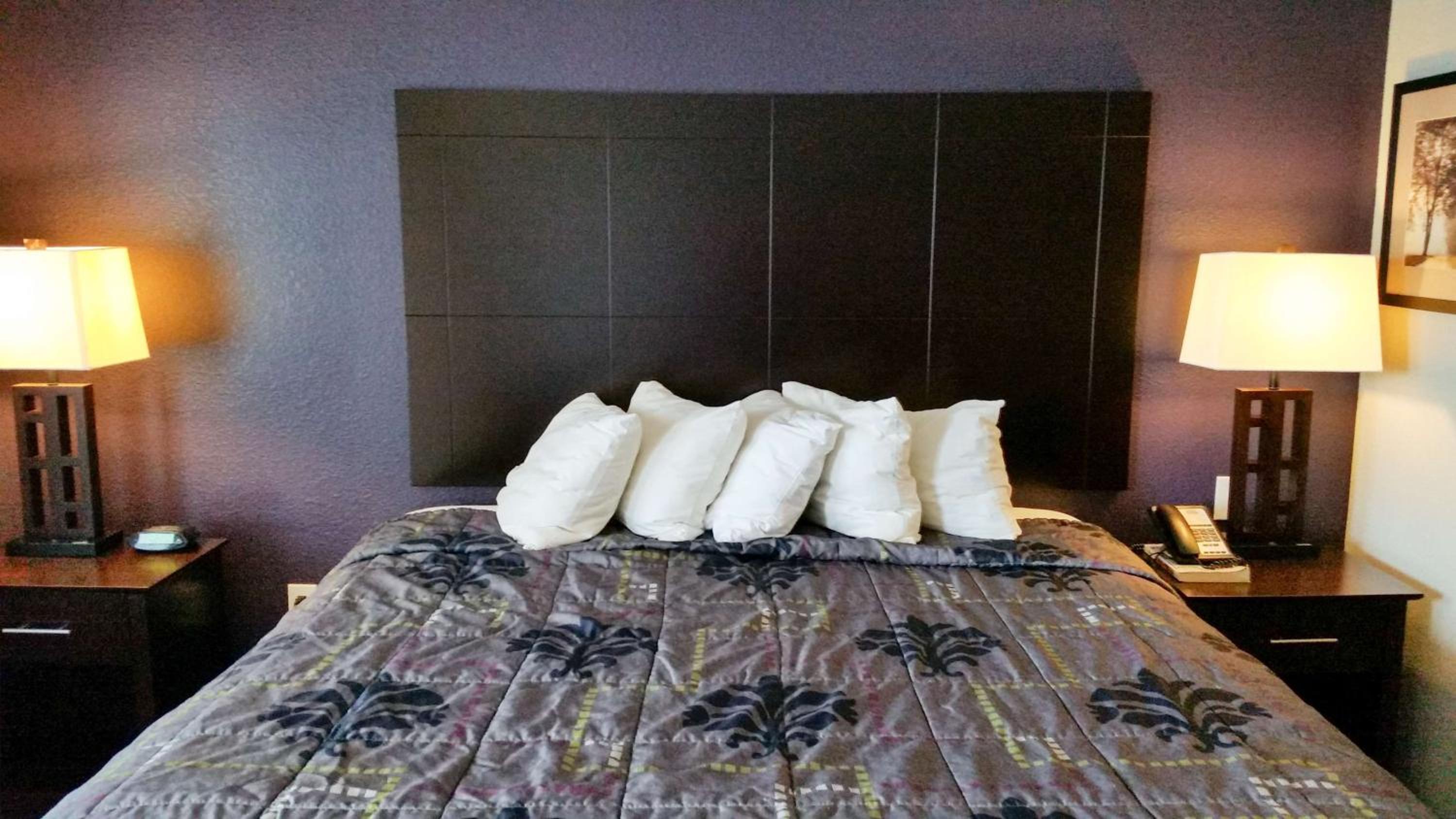 Deluxe King Room photo 2