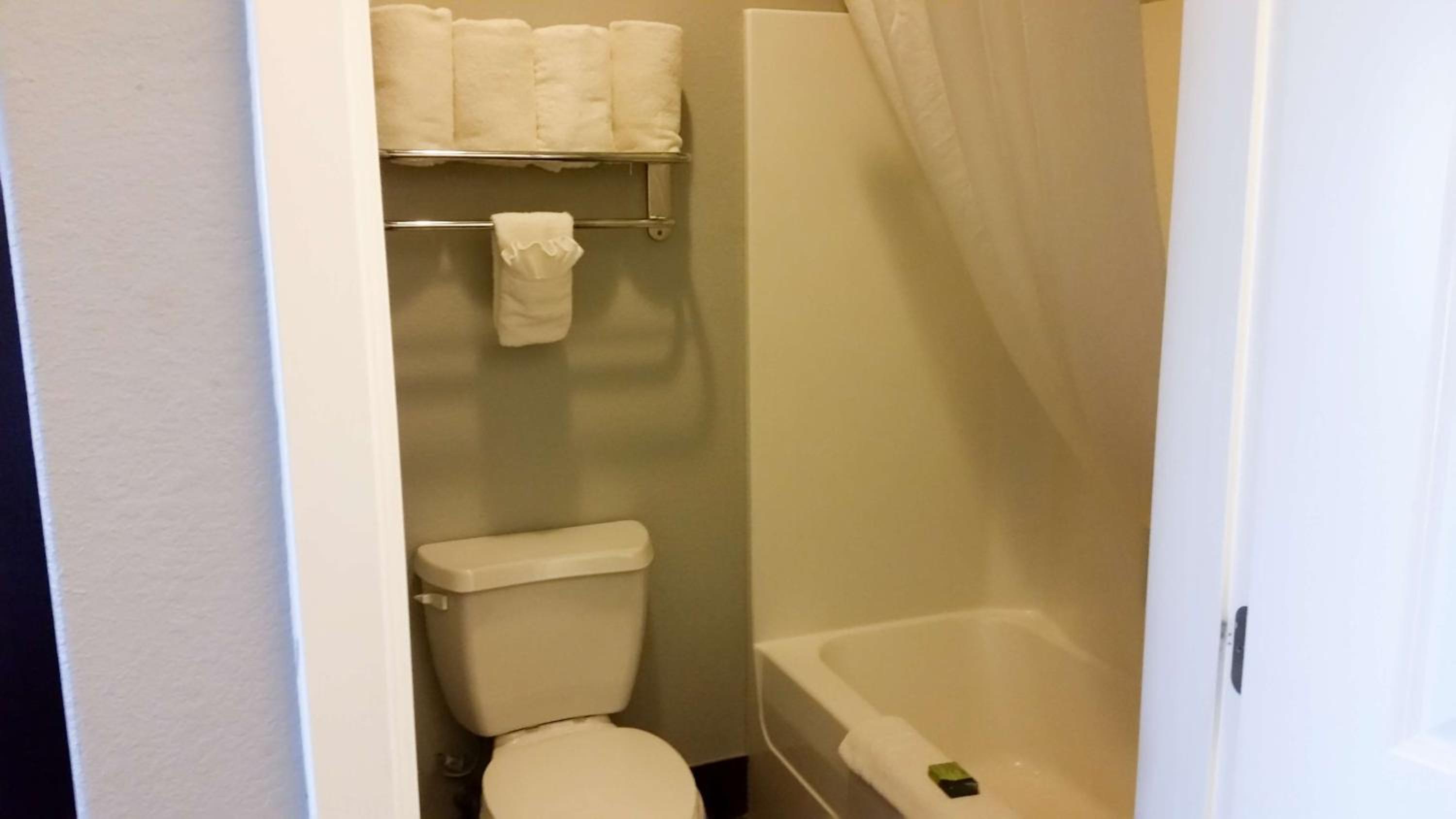 Deluxe Queen Room with Two Queen Beds photo 2