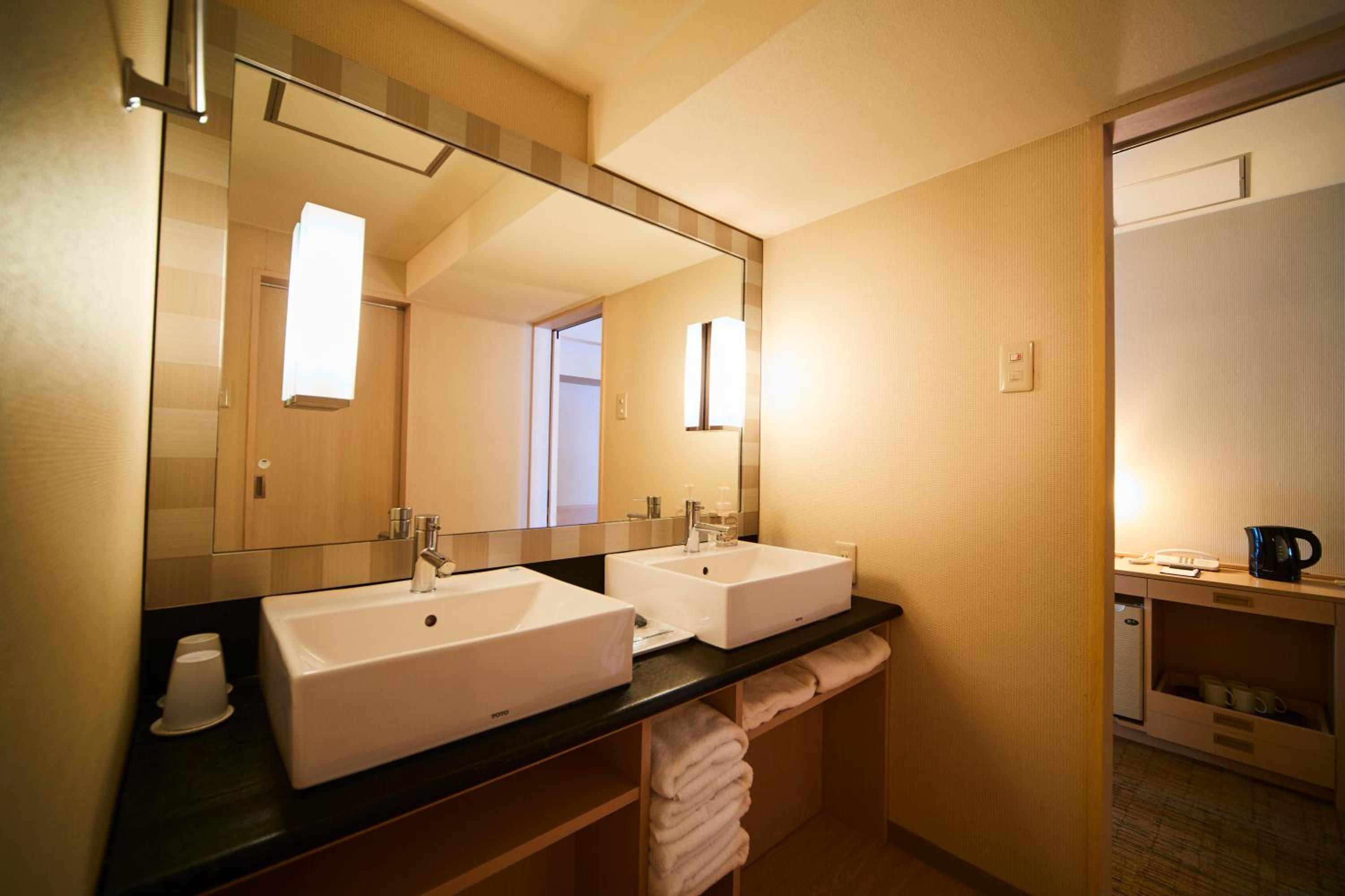 Deluxe Room - Non-Smoking photo 2