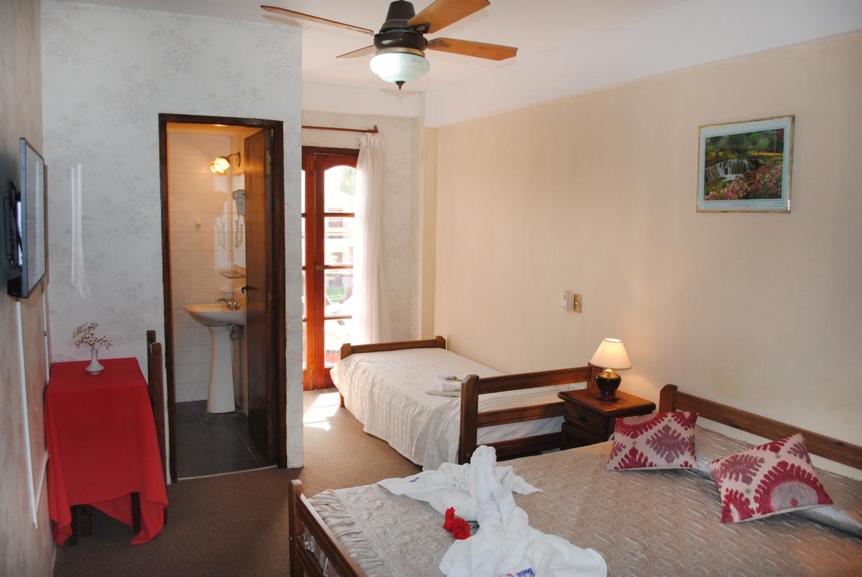 Triple Room with Private Bathroom photo 2