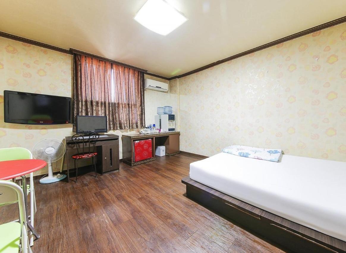 Large Double Room photo 1