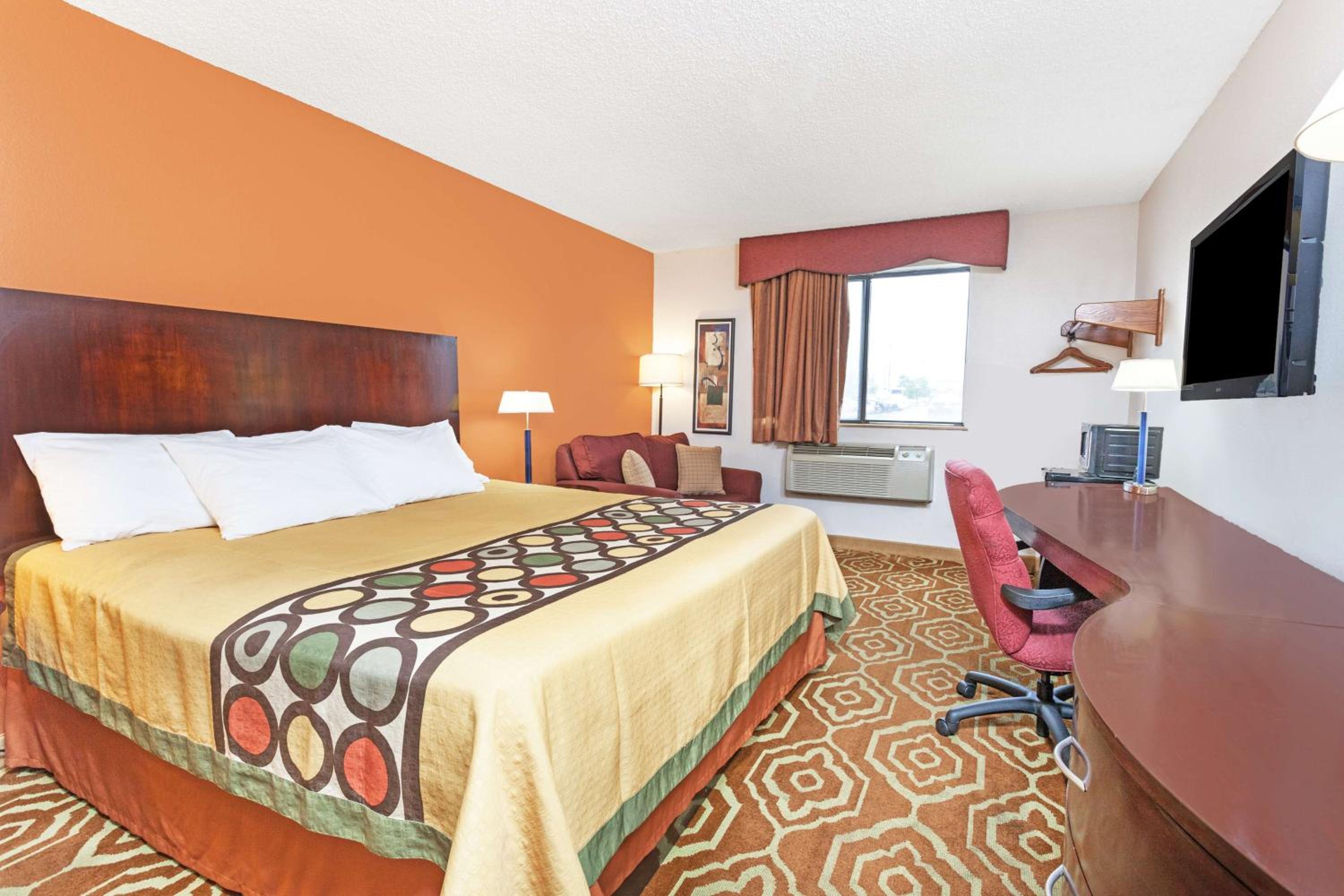 King Room - Non-Smoking - Photo 1