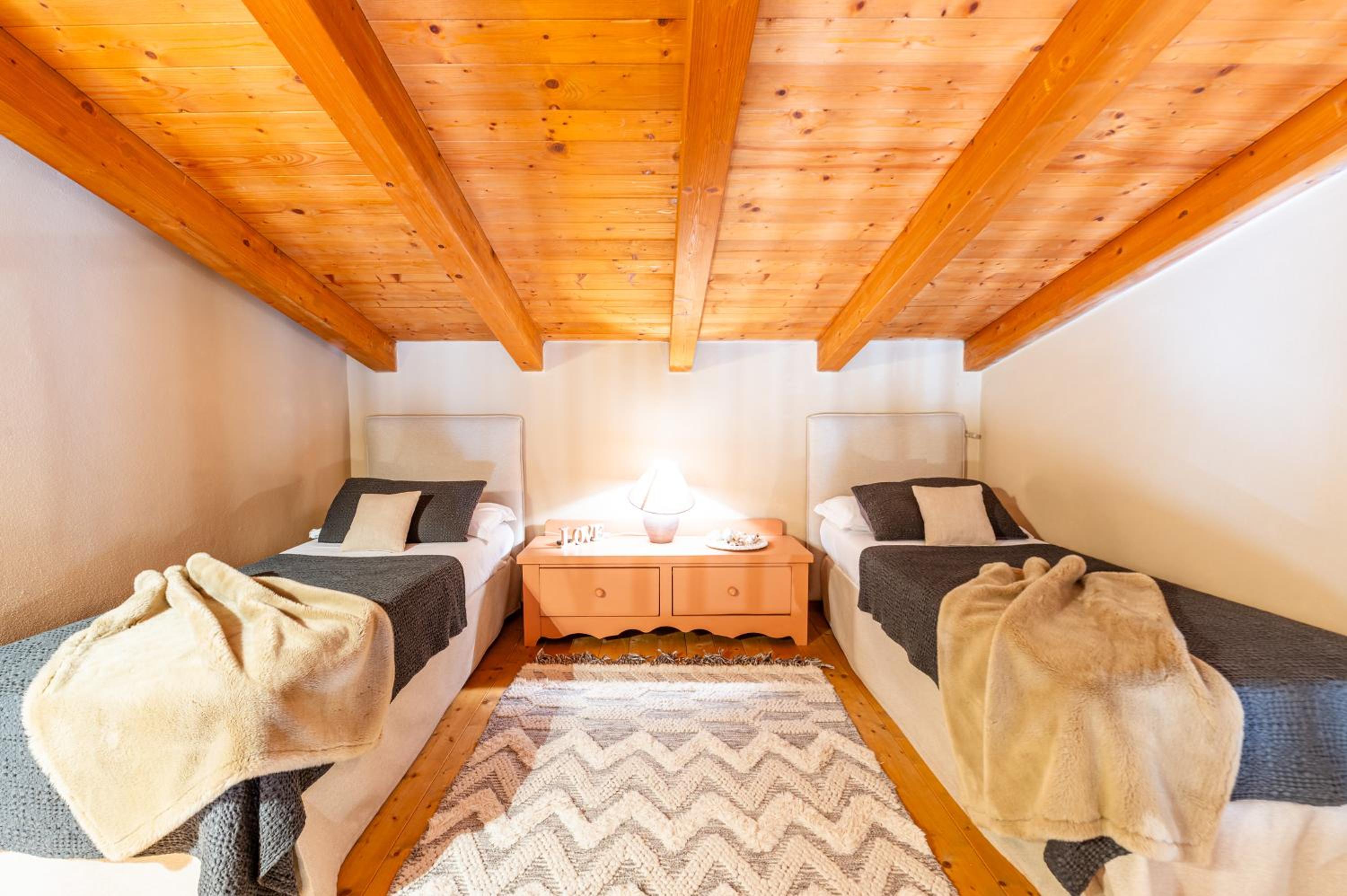 Superior Quadruple Room photo 3