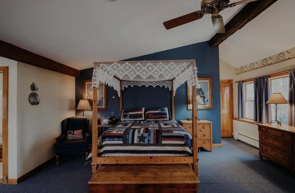 Ethan Allen - Photo 1