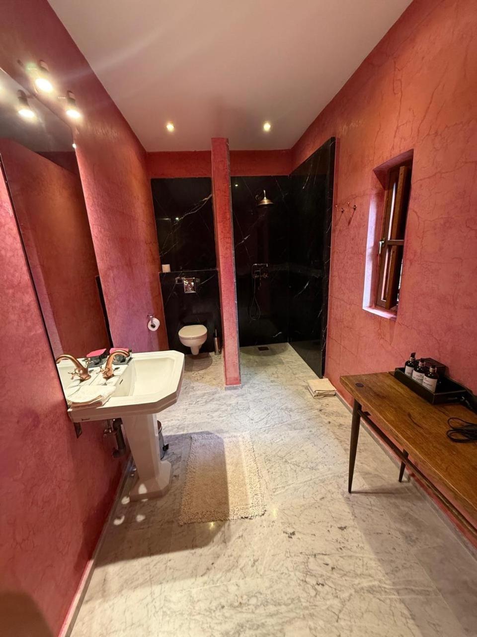King Suite with Balcony photo 1