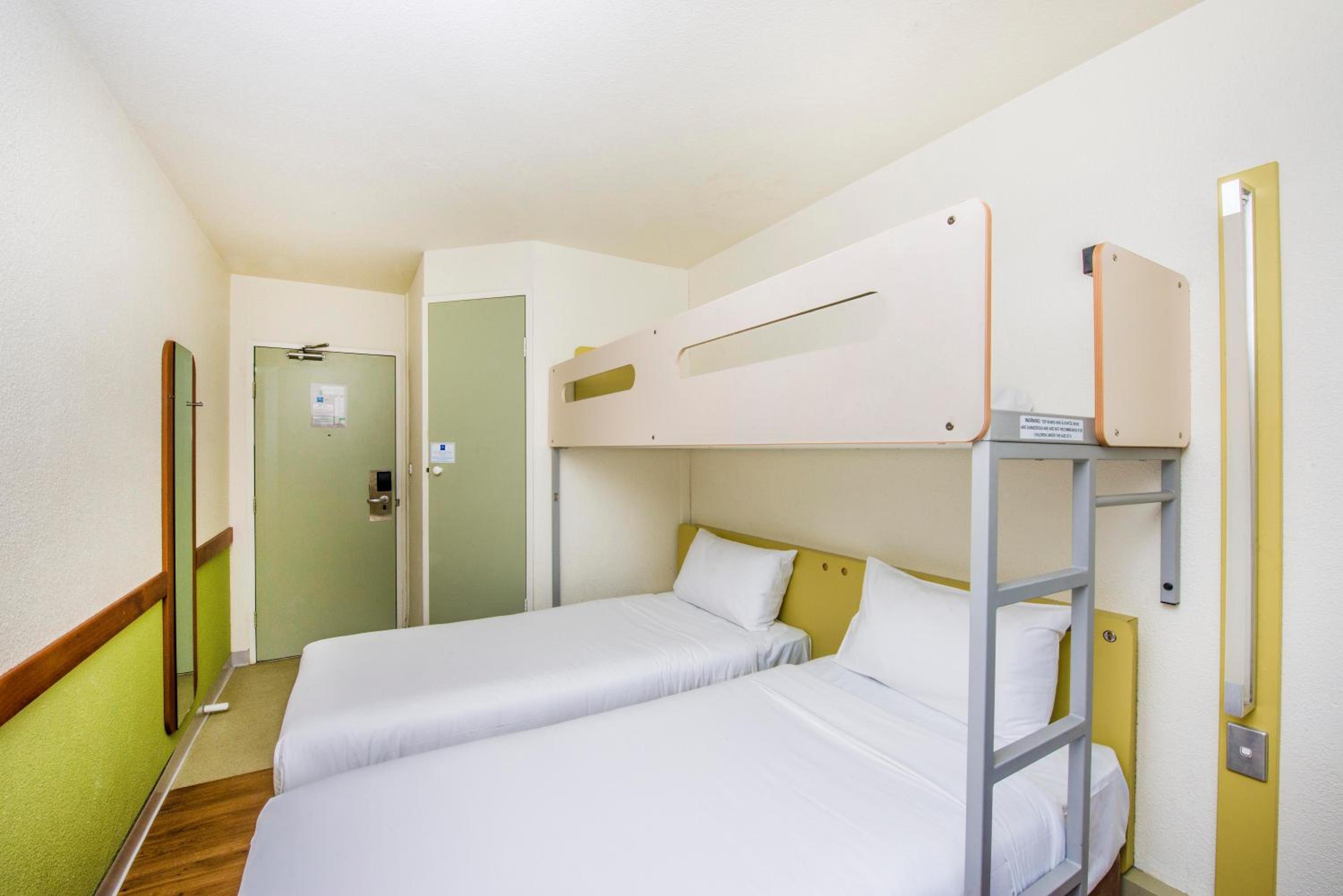 Standard Twin Room with a Bunk Bed photo 2